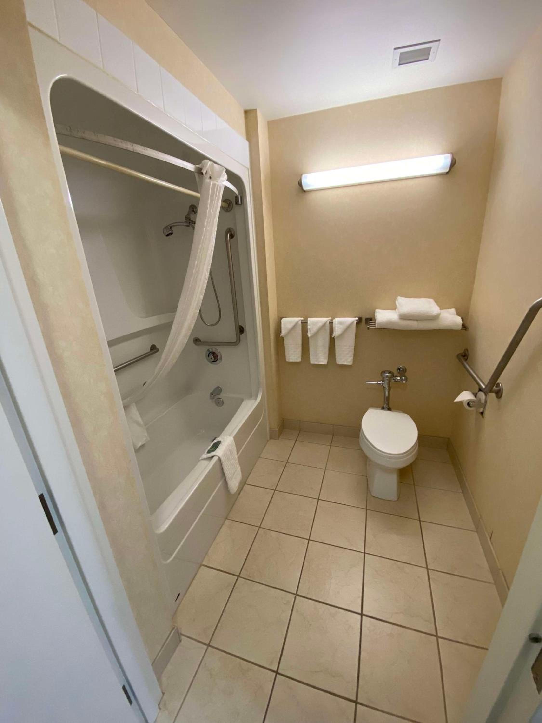 Best Western Cold Lake Inn, Photo 2