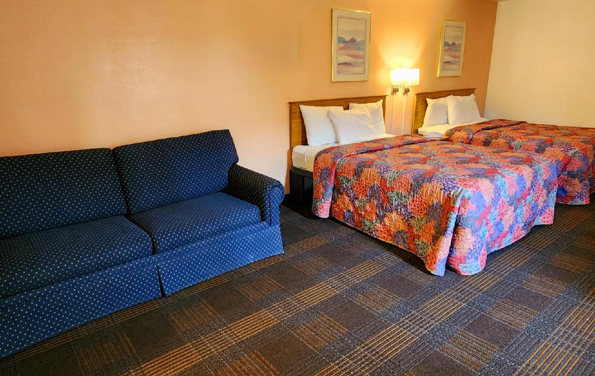 Queen suite with 2 queen beds