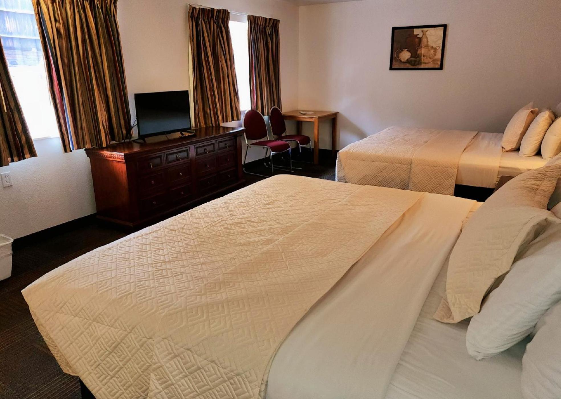 King room with 2 king beds