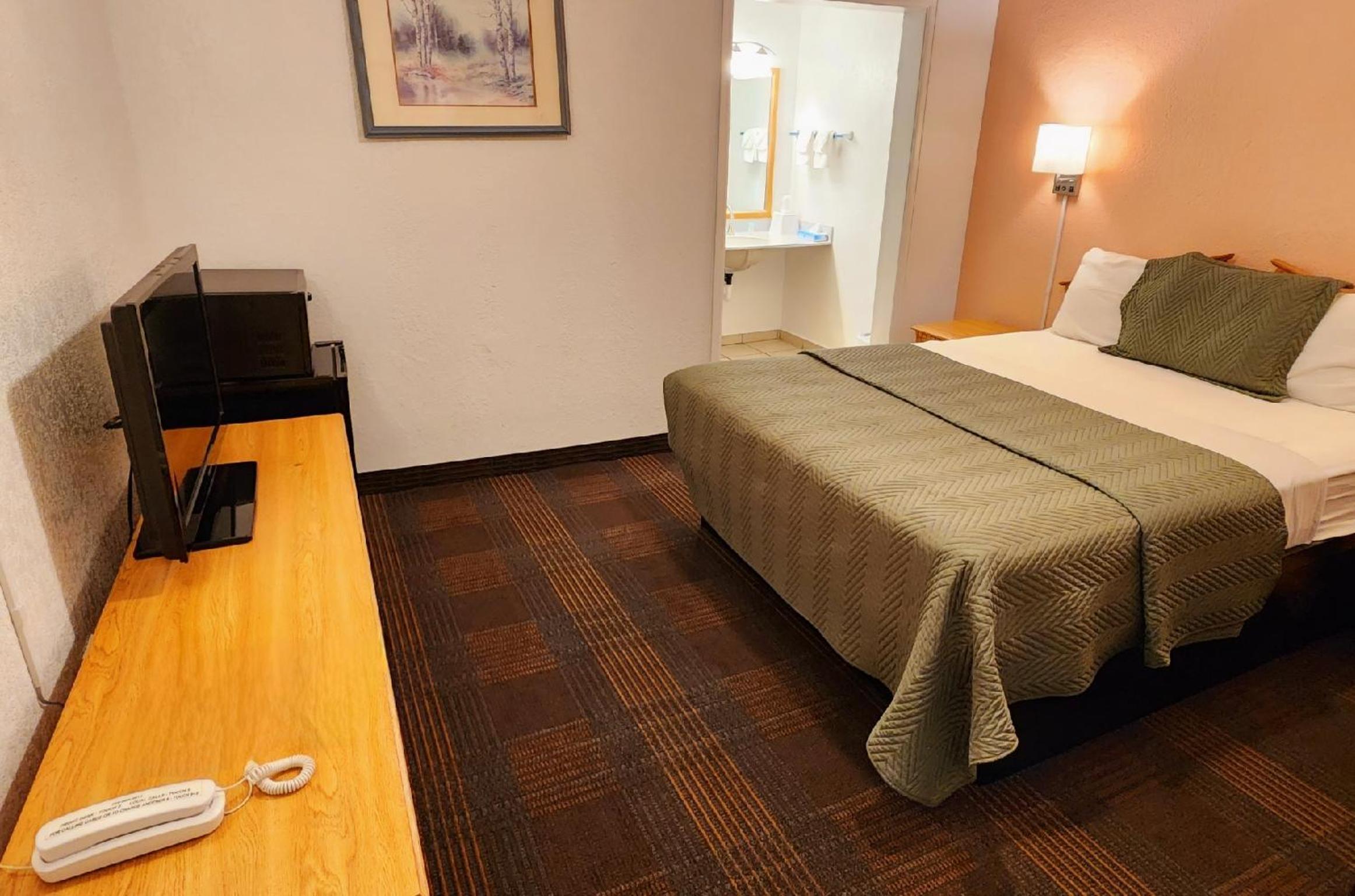 Queen room