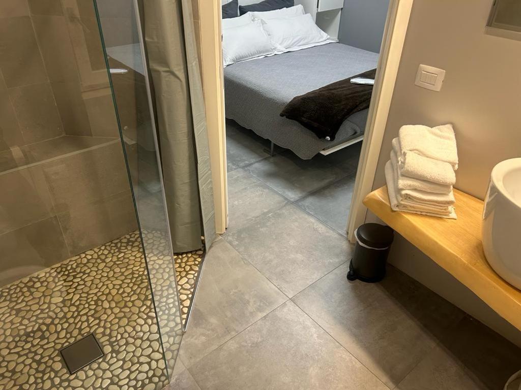 Standard King Room - Photo 6