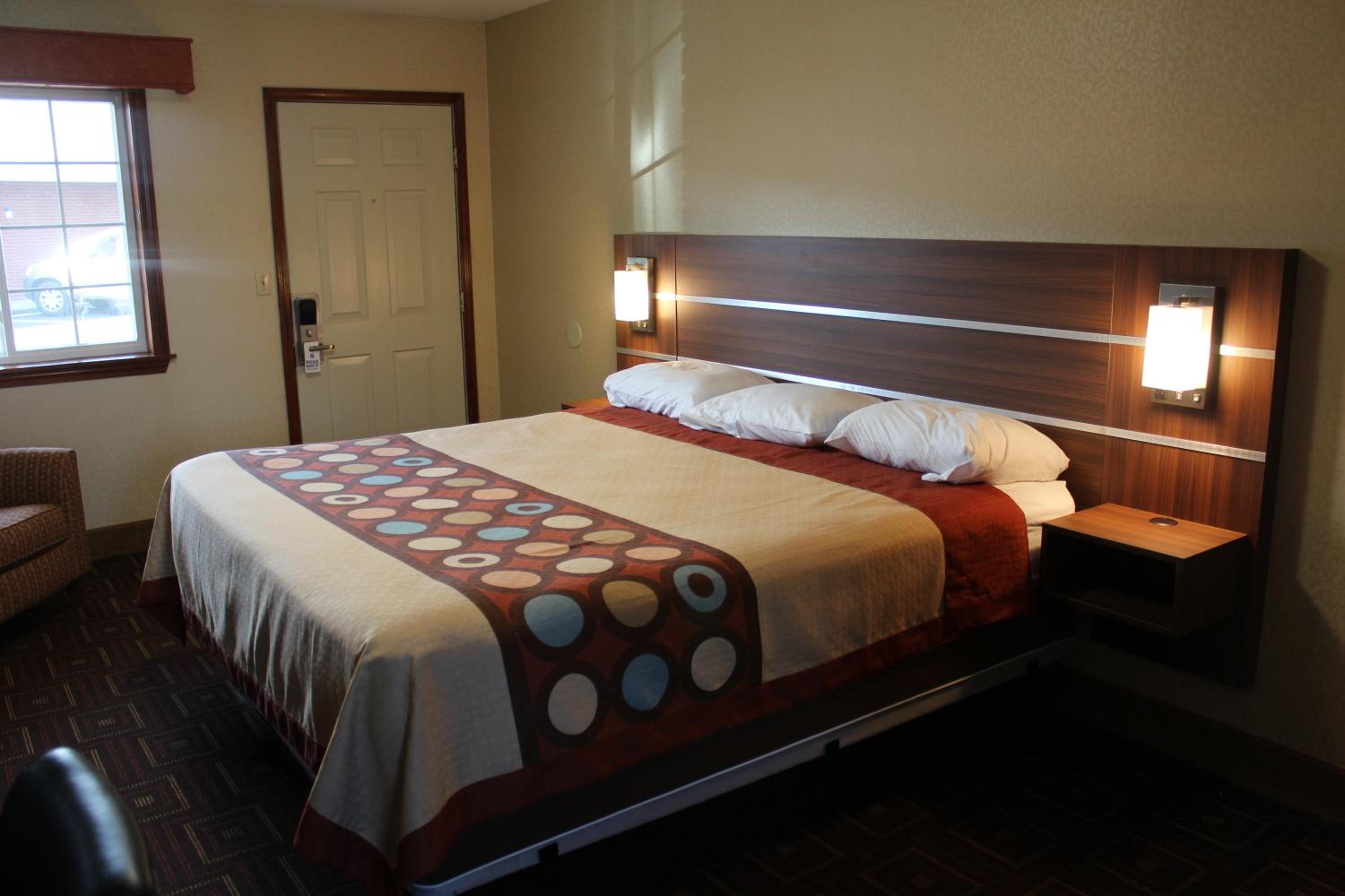 King Room - Non-Smoking - Photo 2