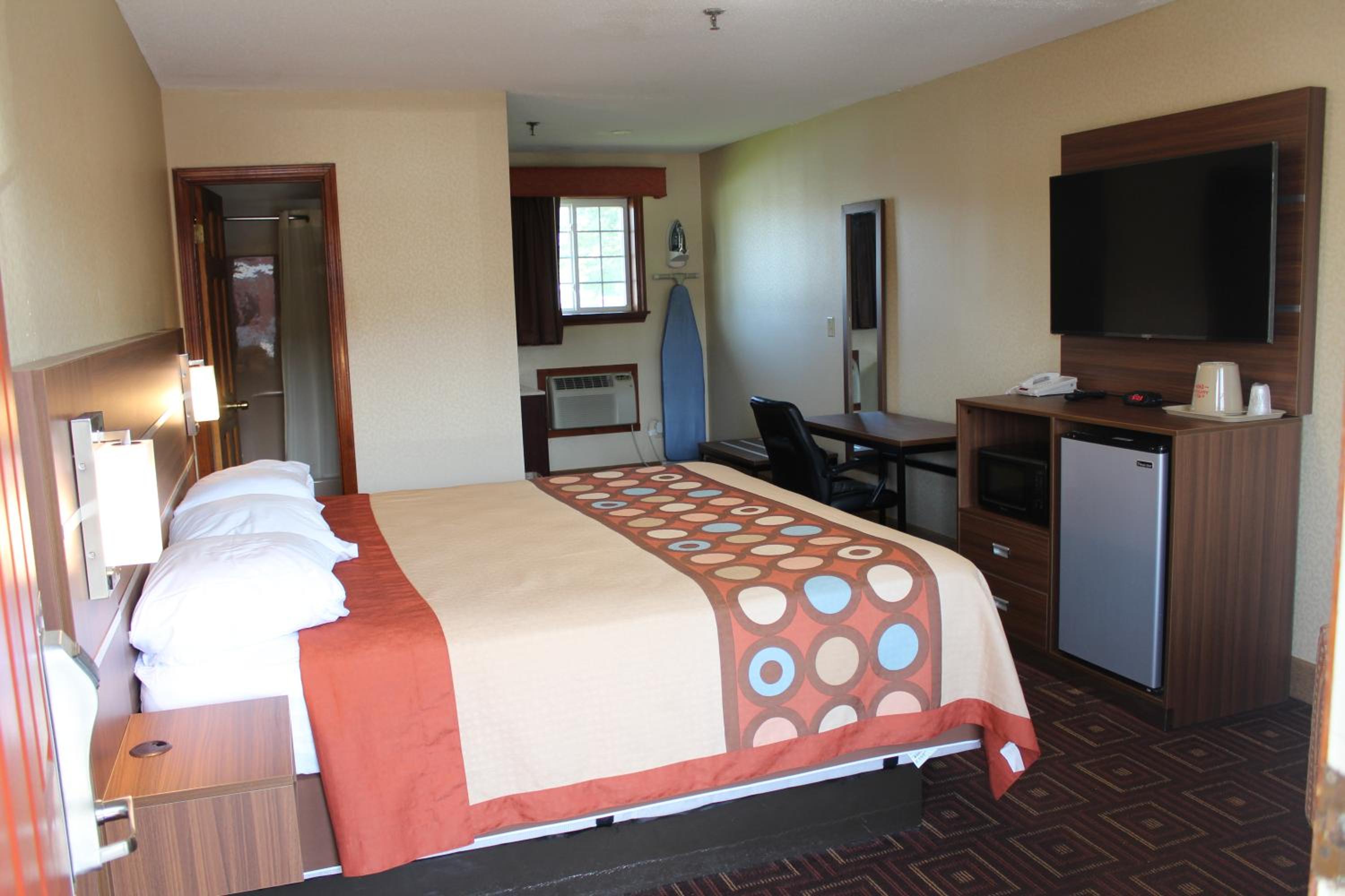King Room - Non-Smoking - Photo 1