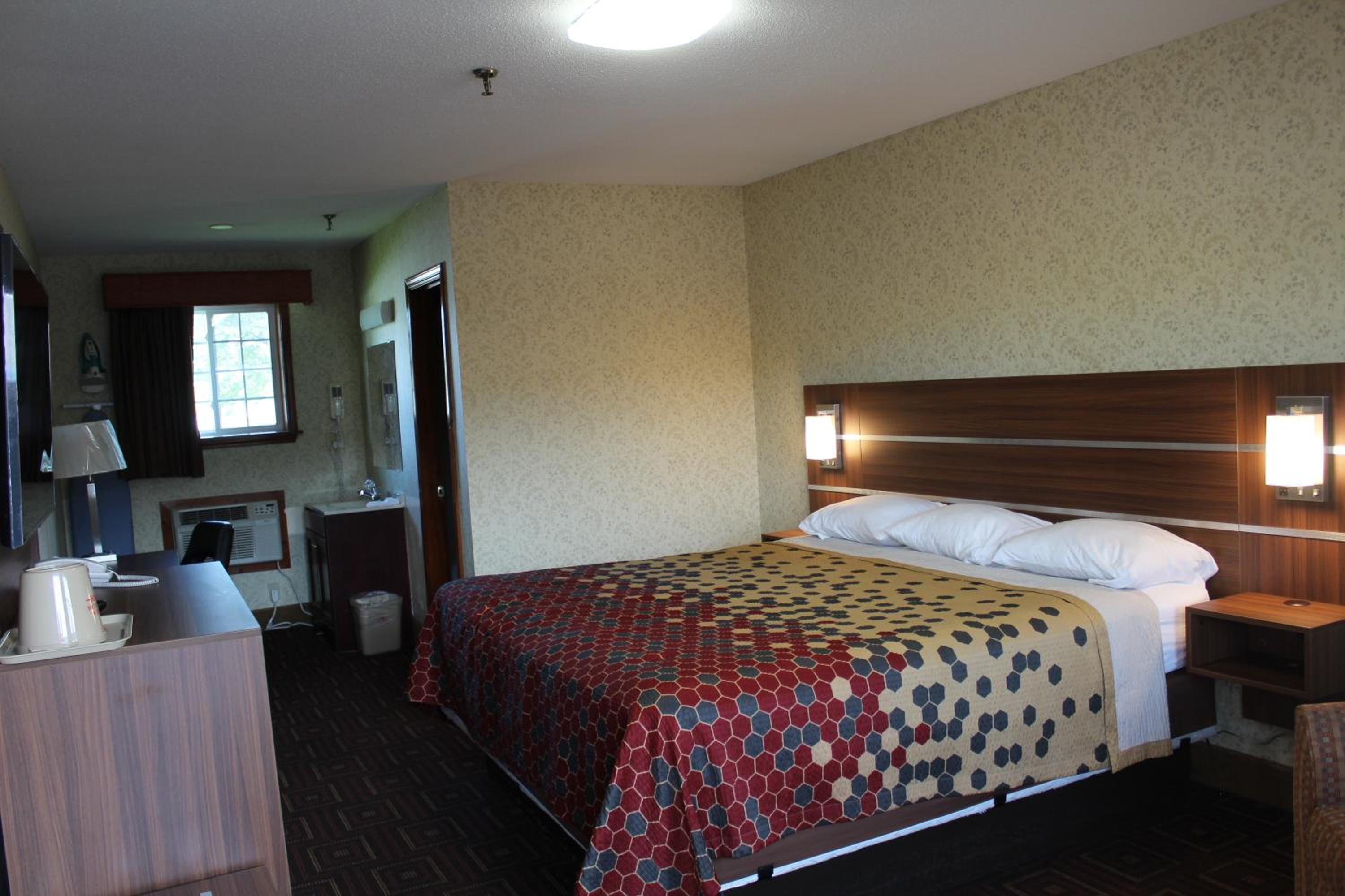 King Room - Non-Smoking - Photo 5