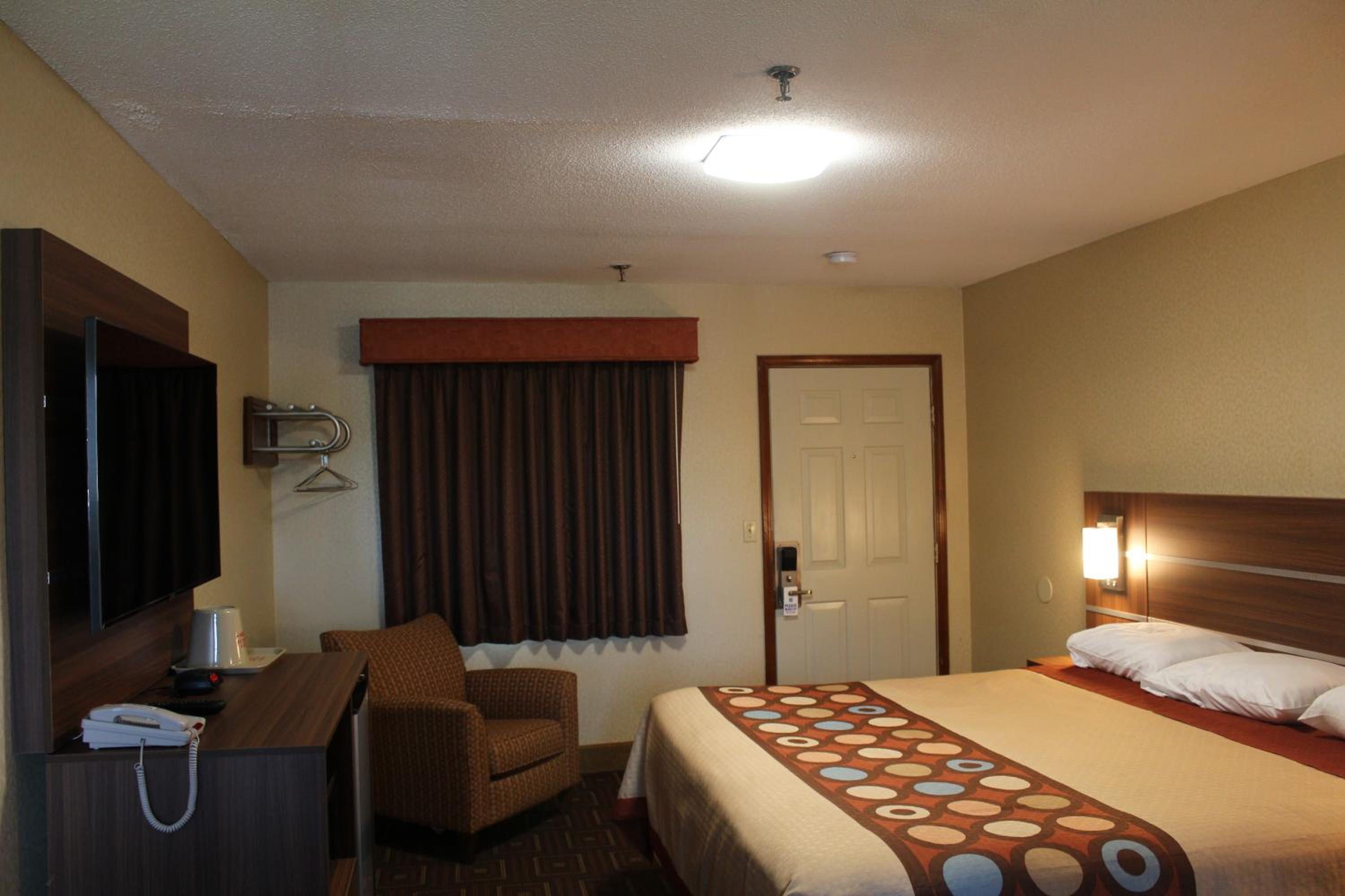 King Room - Non-Smoking - Photo 4