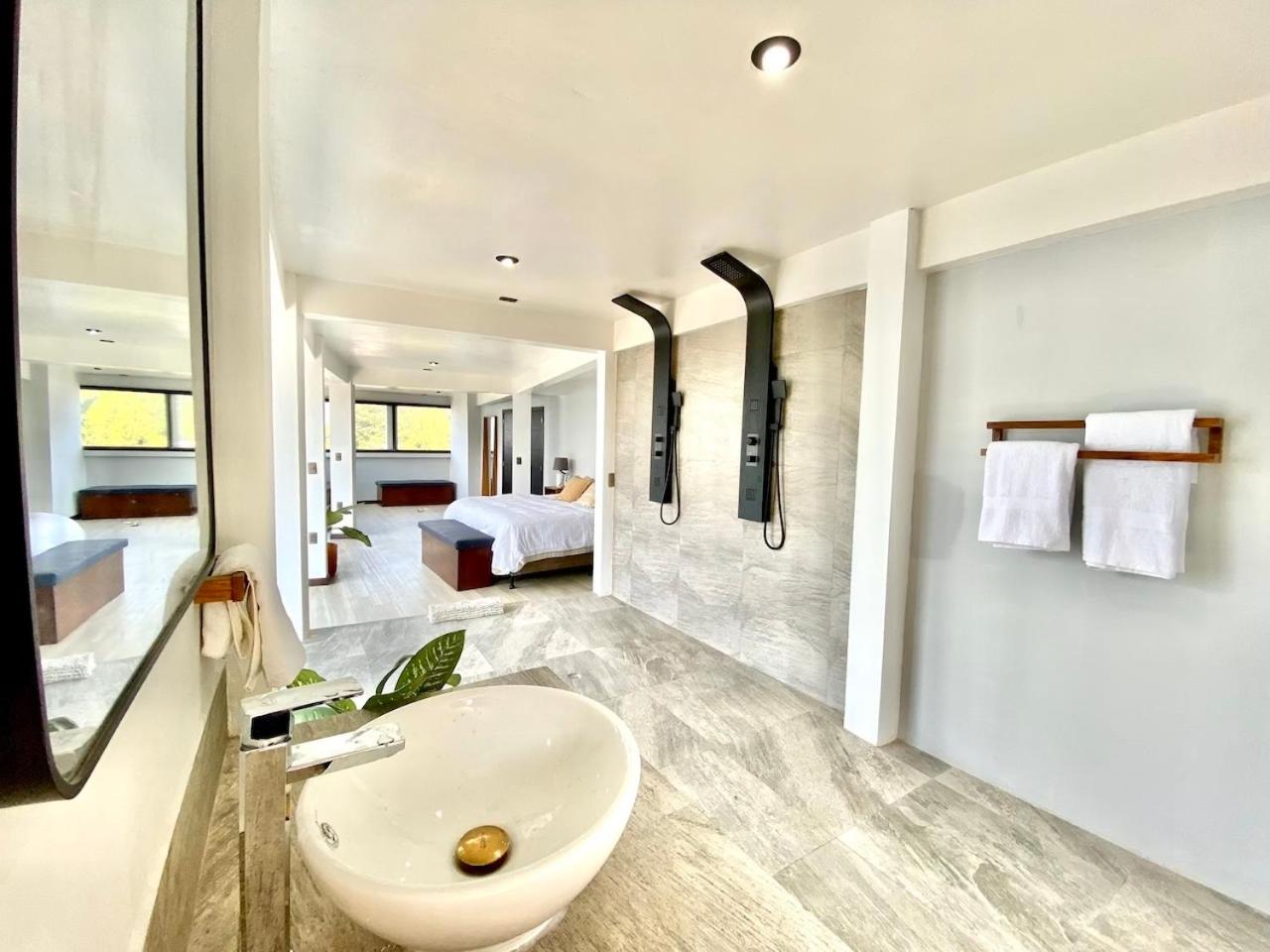 King Suite with Sea View photo 3