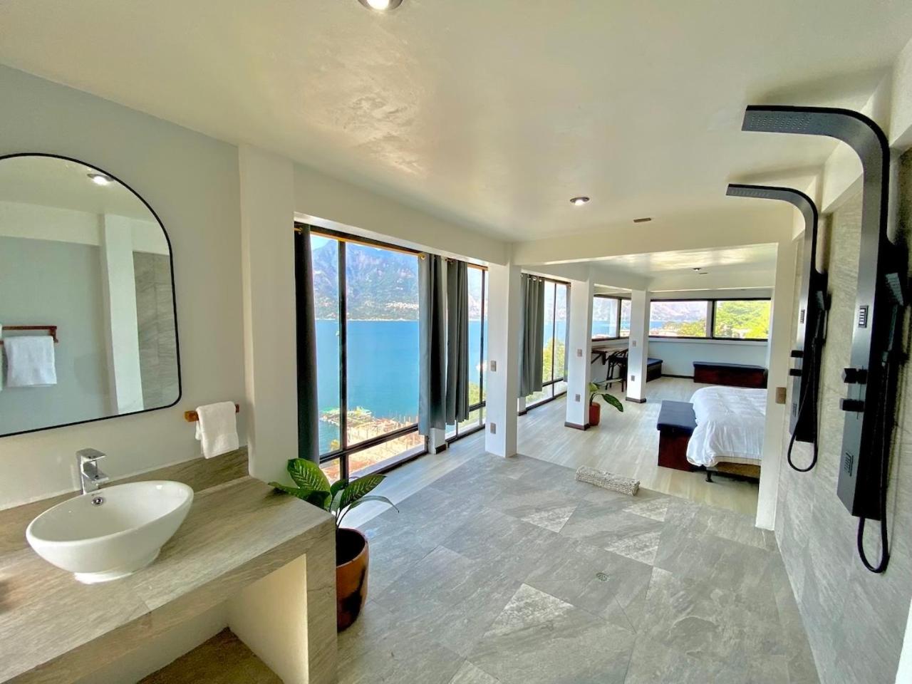 King Suite with Sea View photo 1
