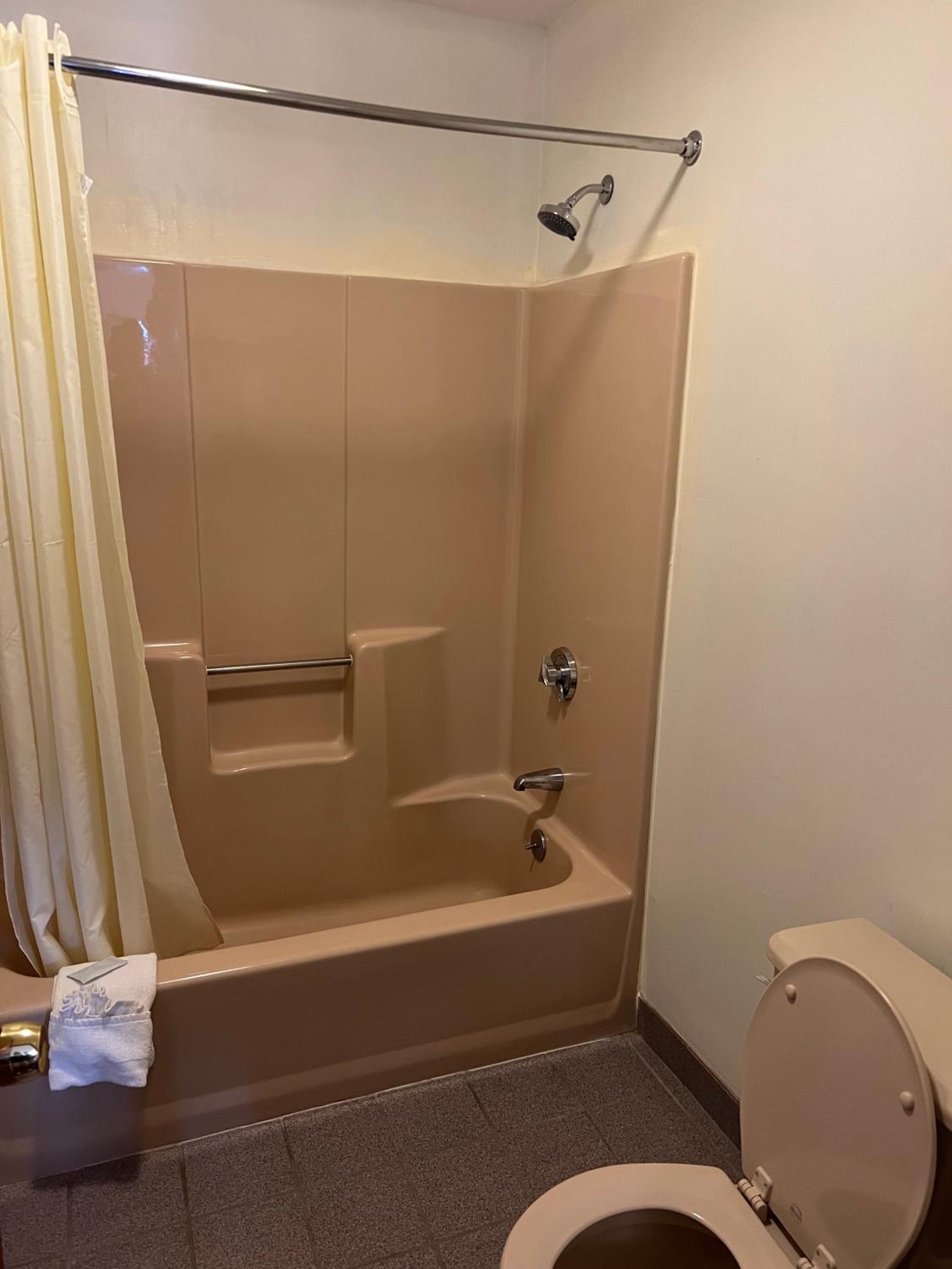 King Room - Non-Smoking - Photo 6