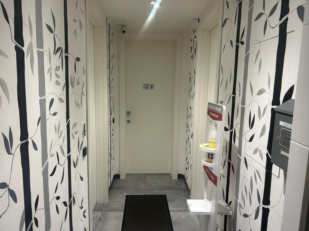 Standard King Room - Photo 15