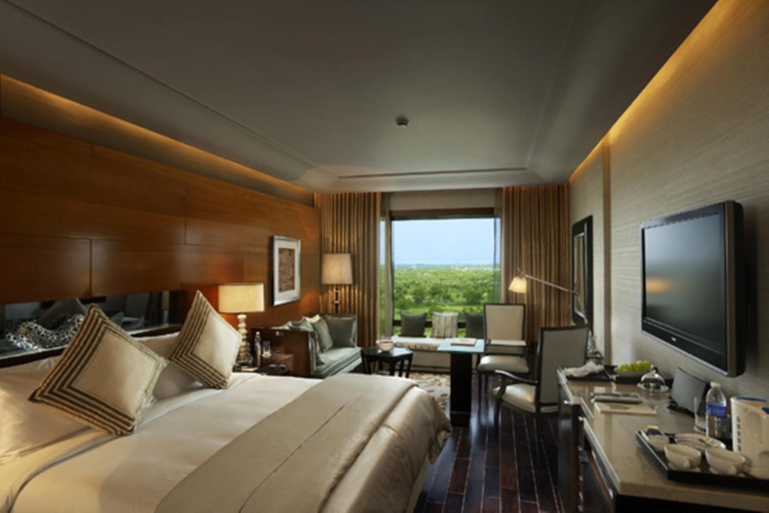 Executive Suite with Cocktail Hours and Airport pick up and drop