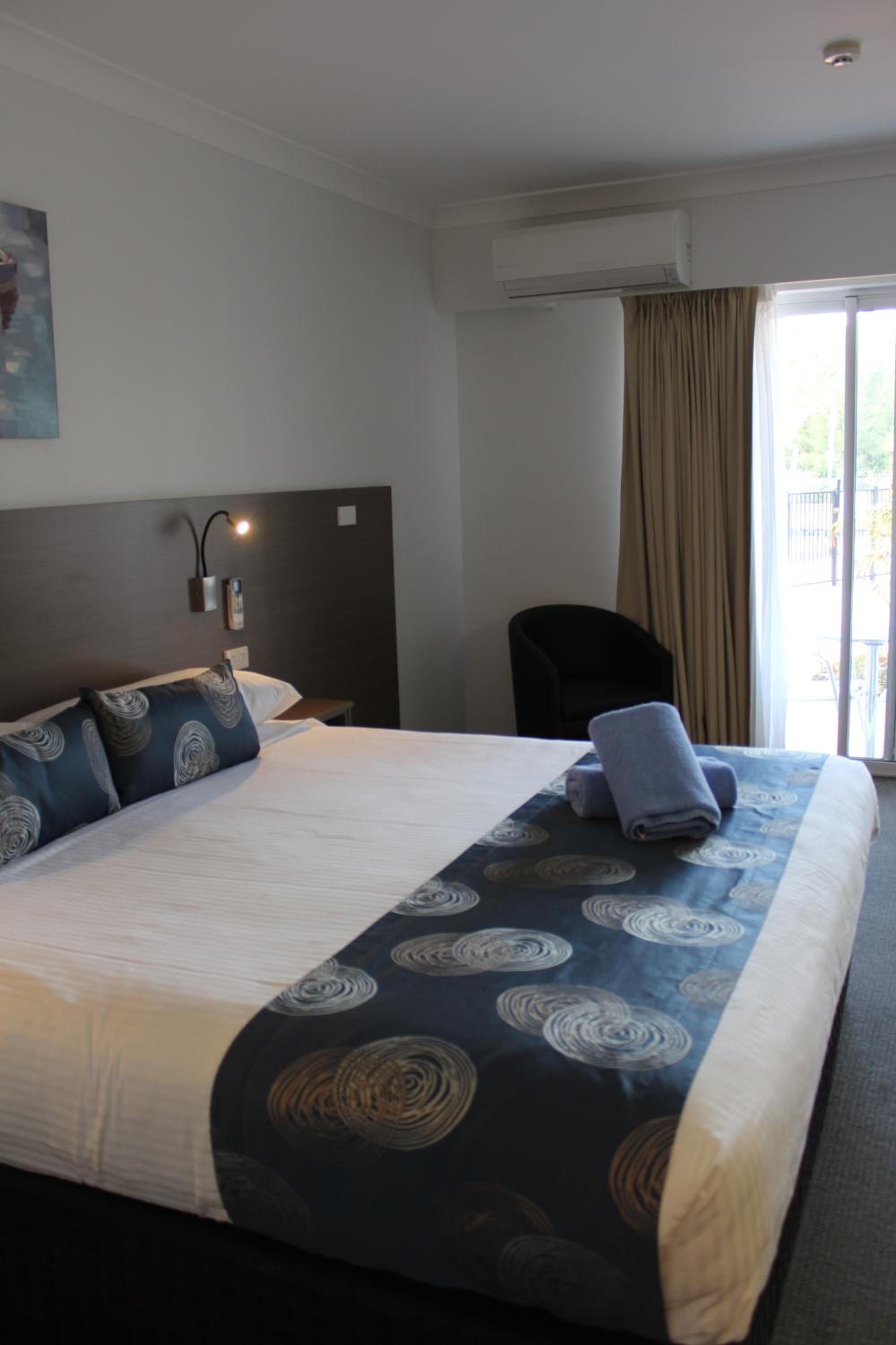 Standard King Room photo 3