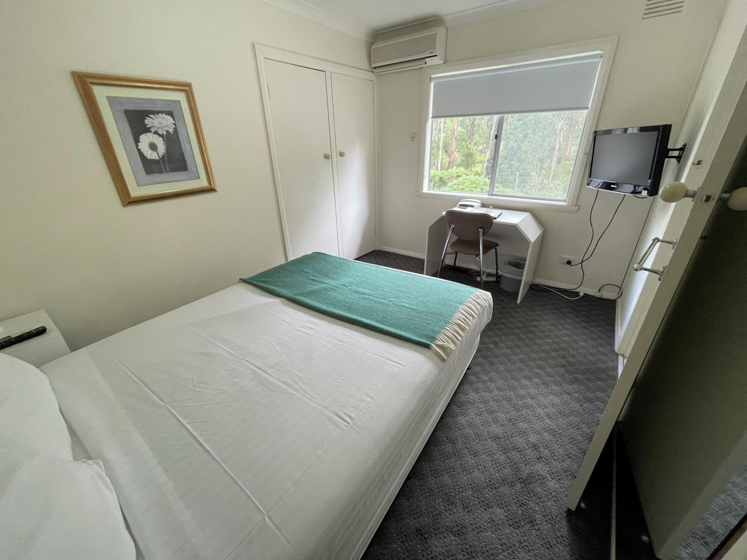 Standard Queen Room photo 2