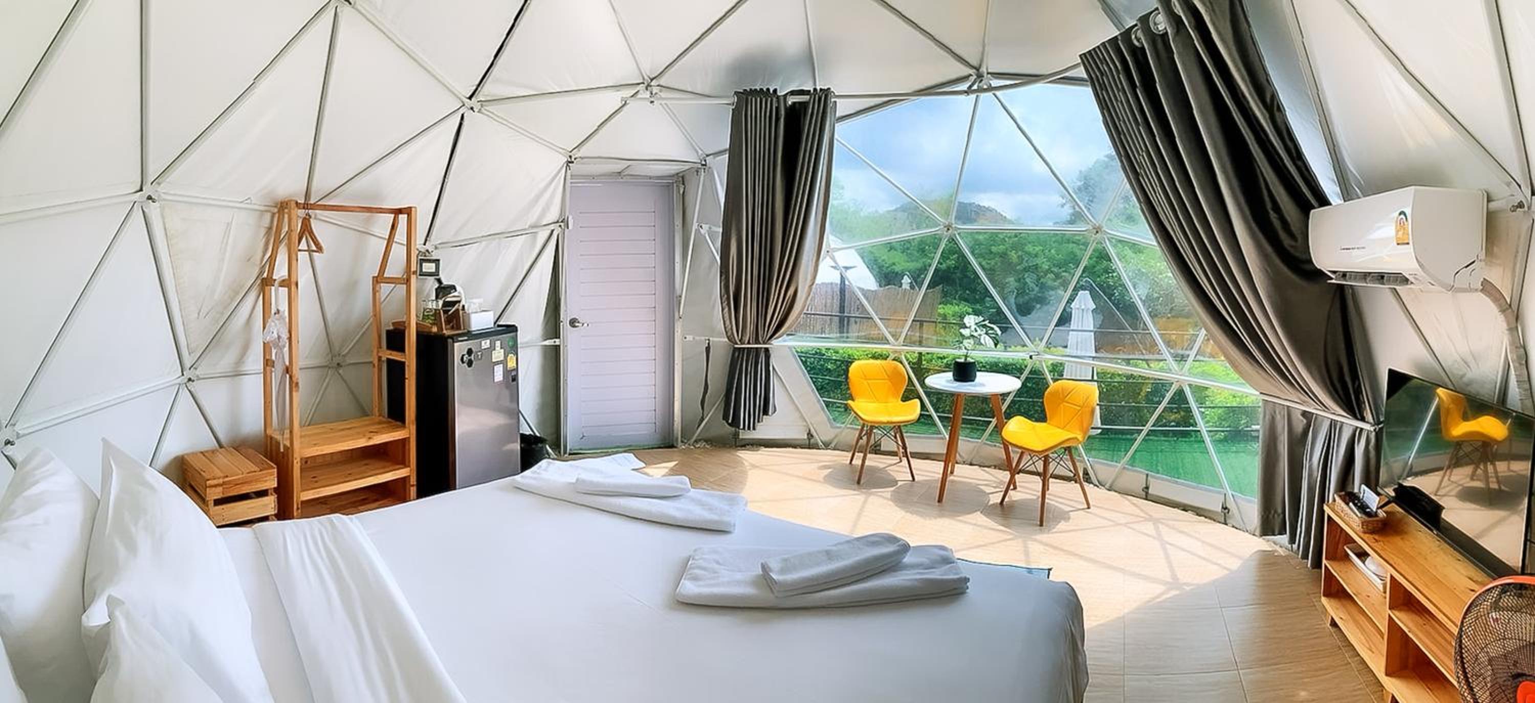 King Room with Balcony - Photo 1