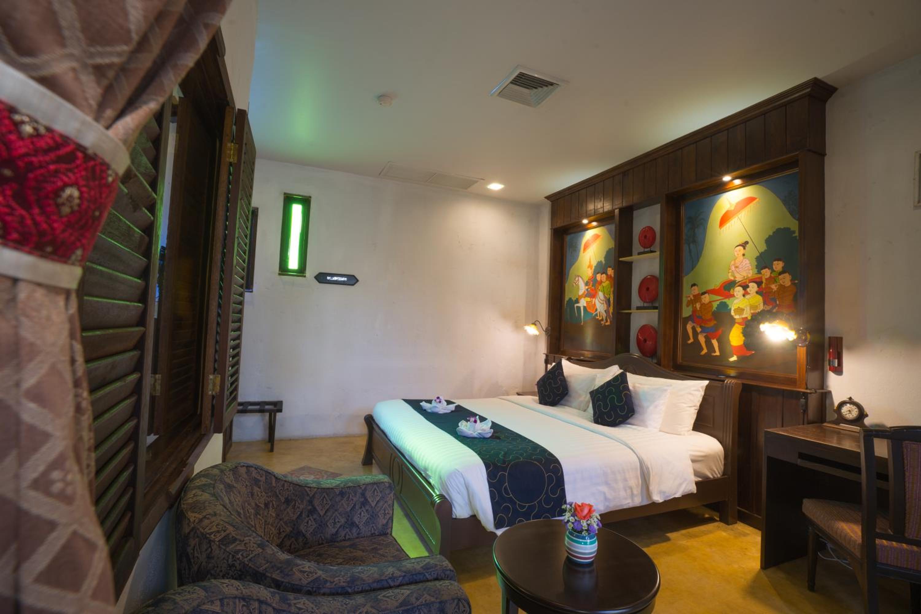 Deluxe Double Room - Photo 11
