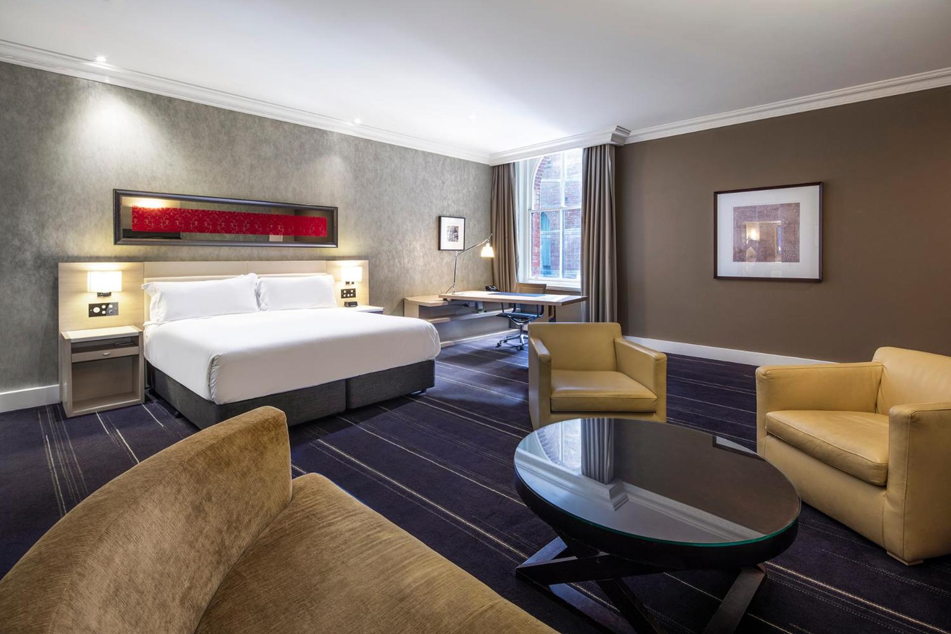 Junior King Suite - Club Lounge Access - Photo 6