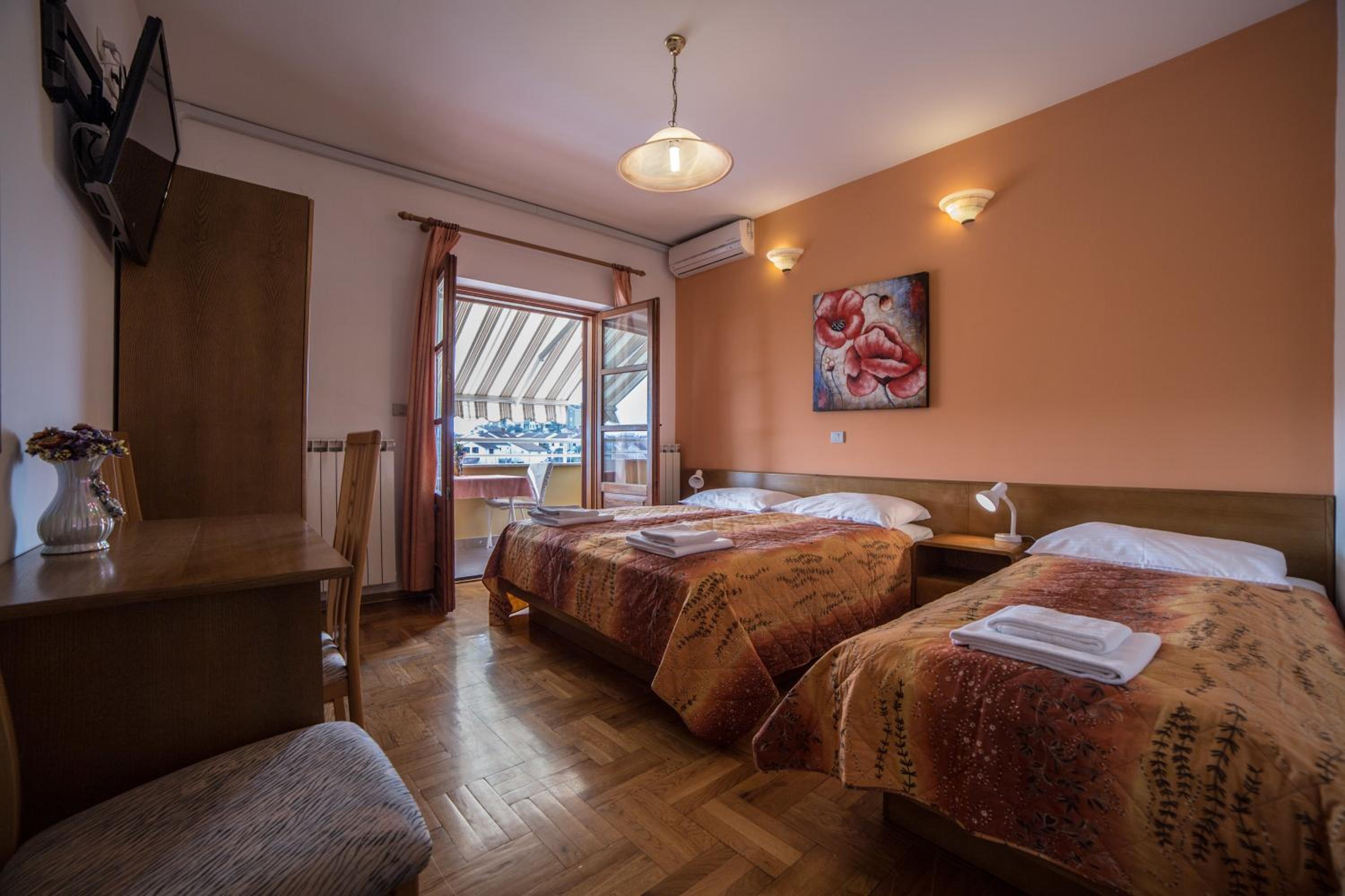 Triple Room