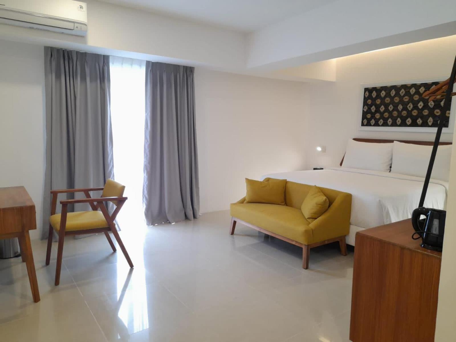 Double Room with Pool View - Photo 1