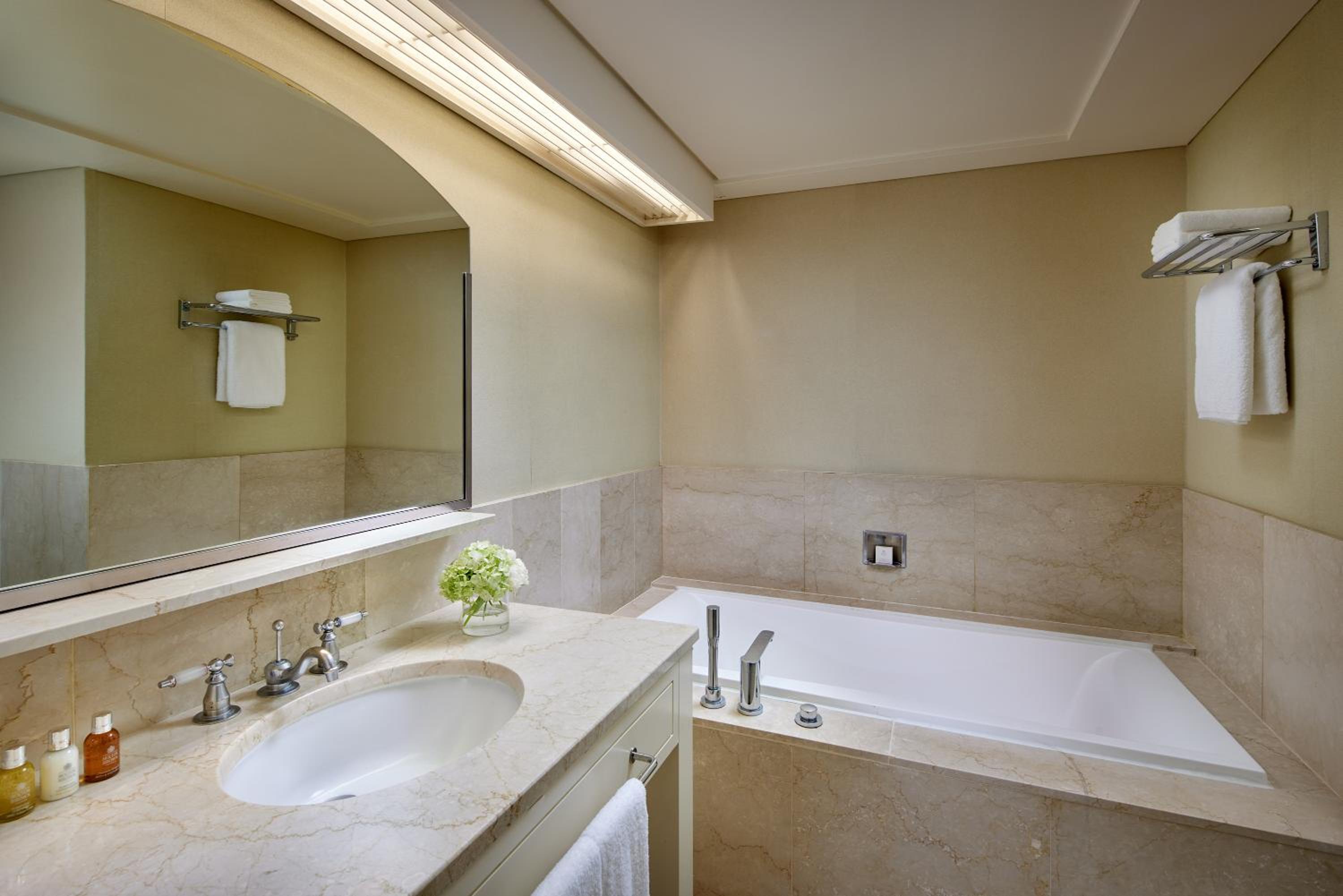 Corner Suite Mountain - Photo 4