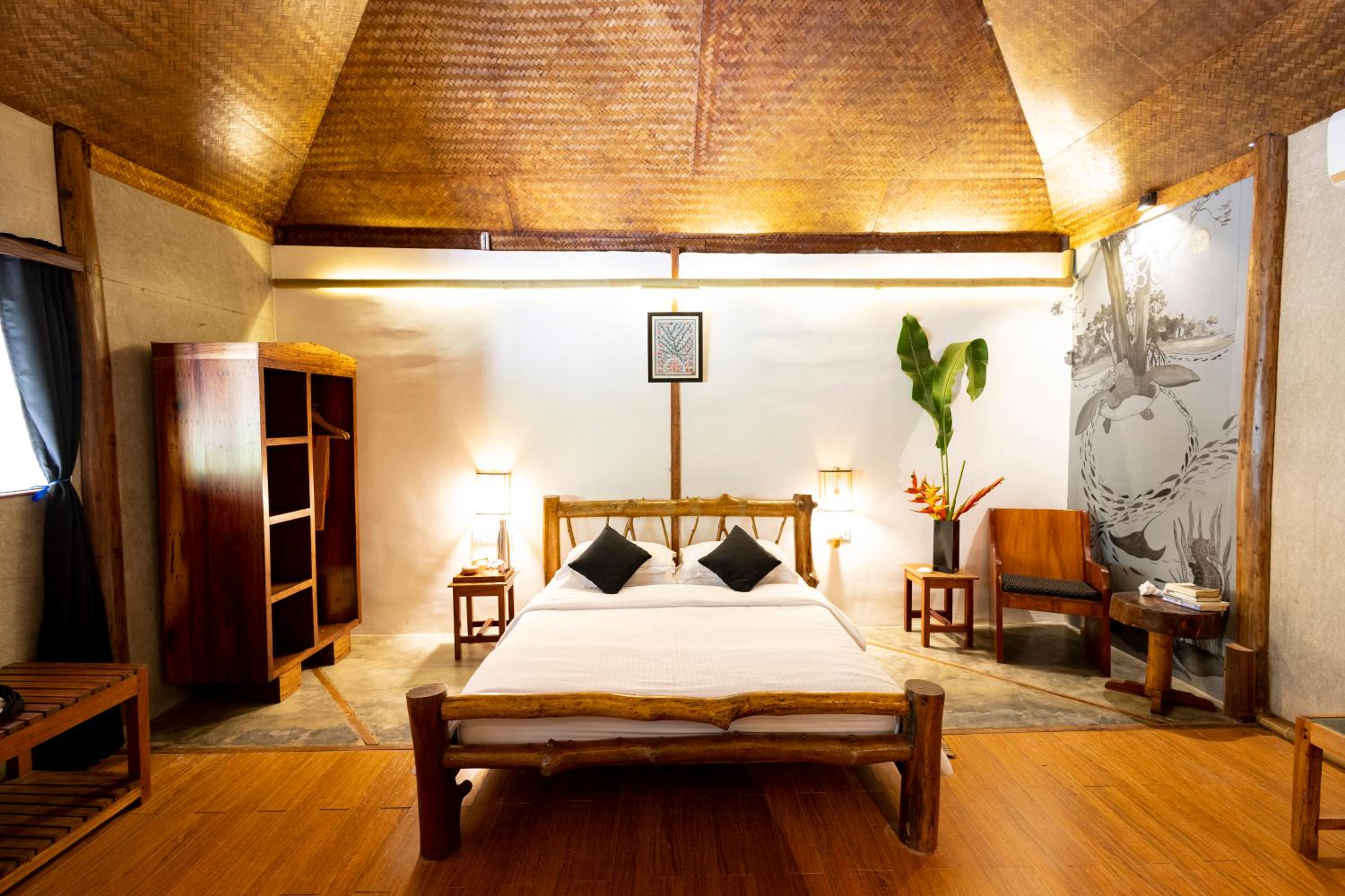 Suite - Photo 11