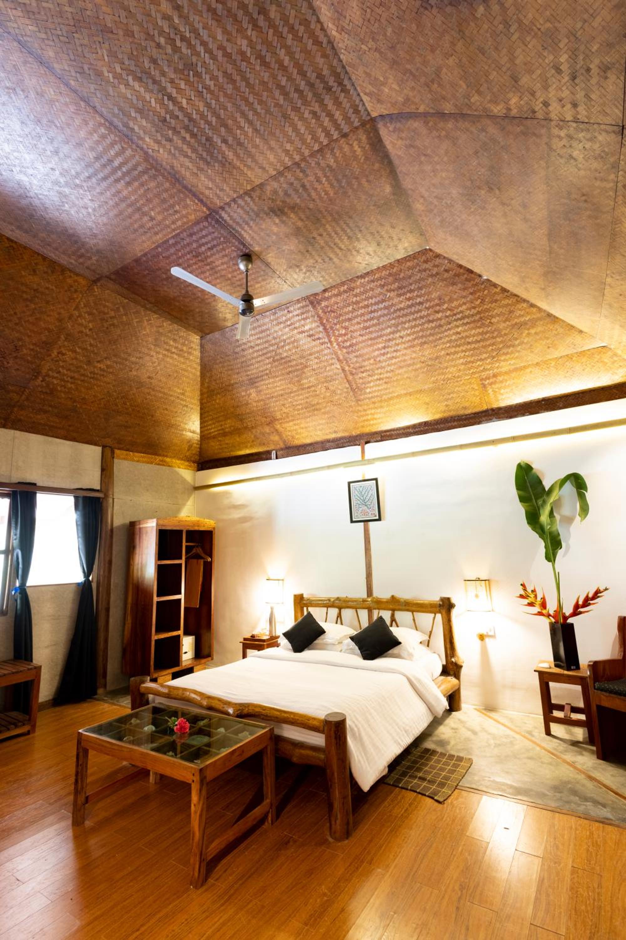 Suite - Photo 12