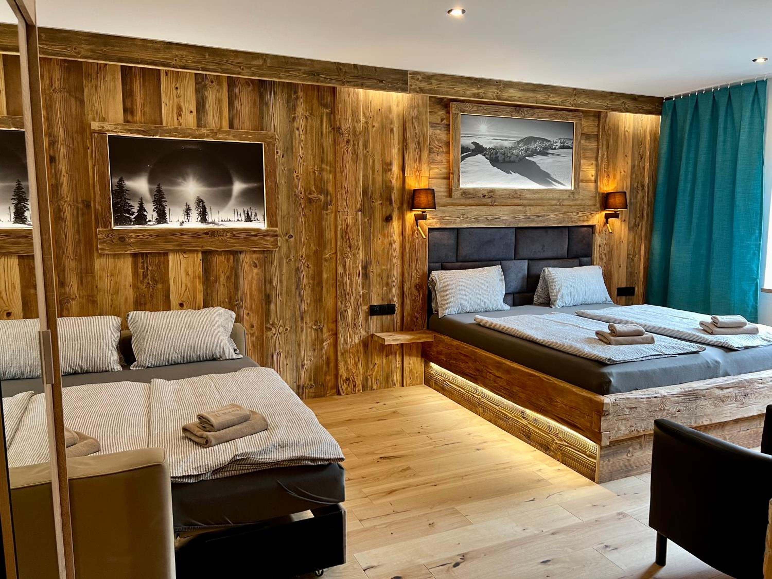 Deluxe Family Room photo 1