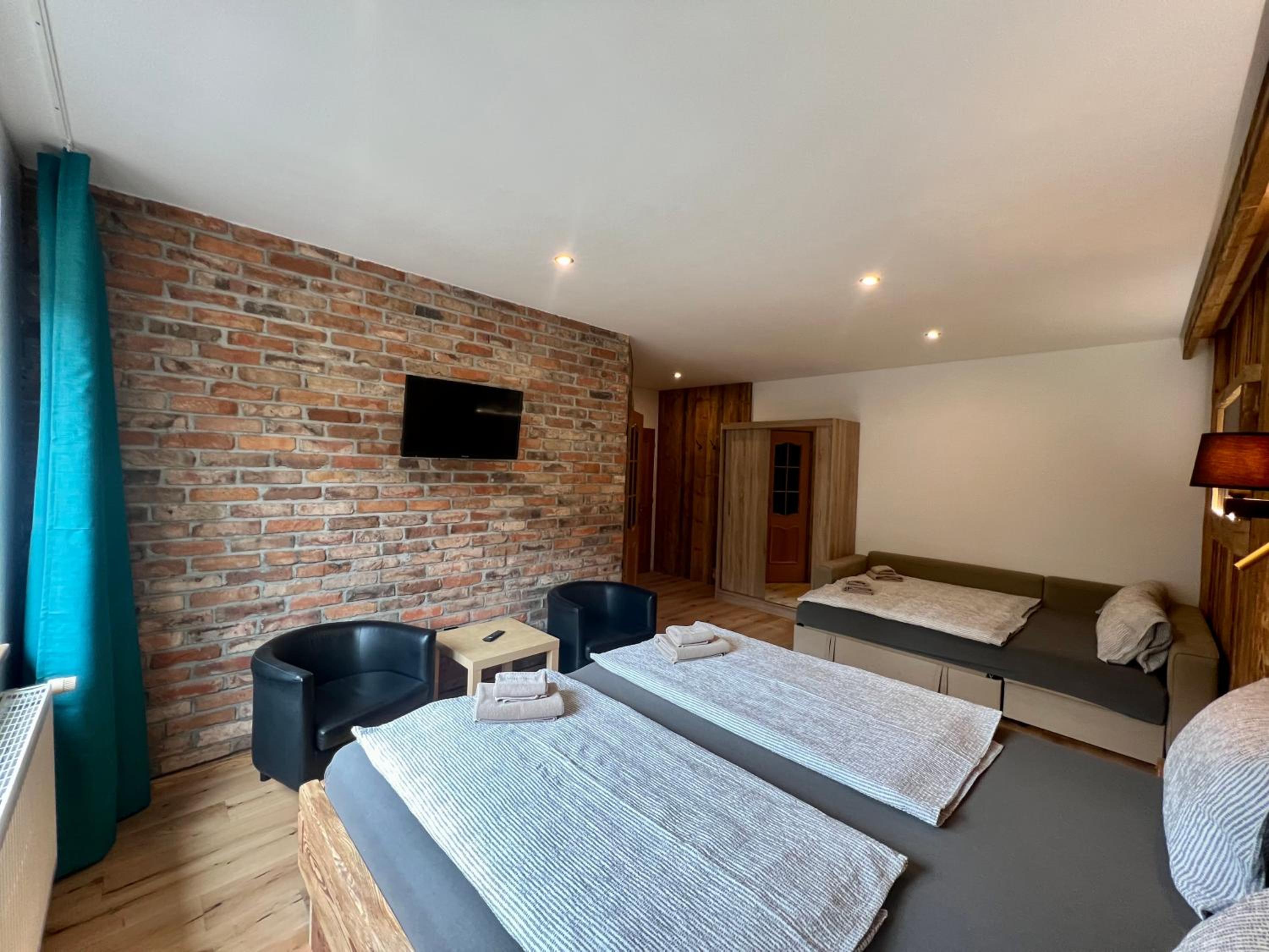 Deluxe Family Room photo 3