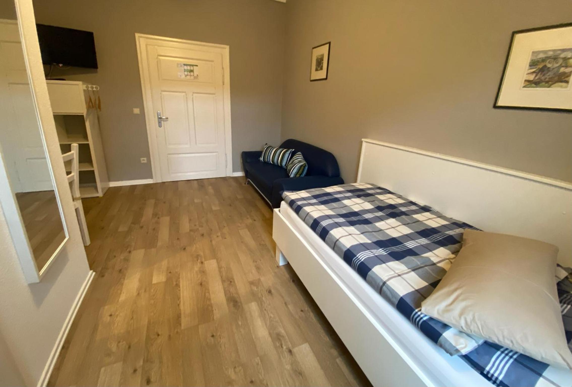 Single Room with Private Bathroom photo 3