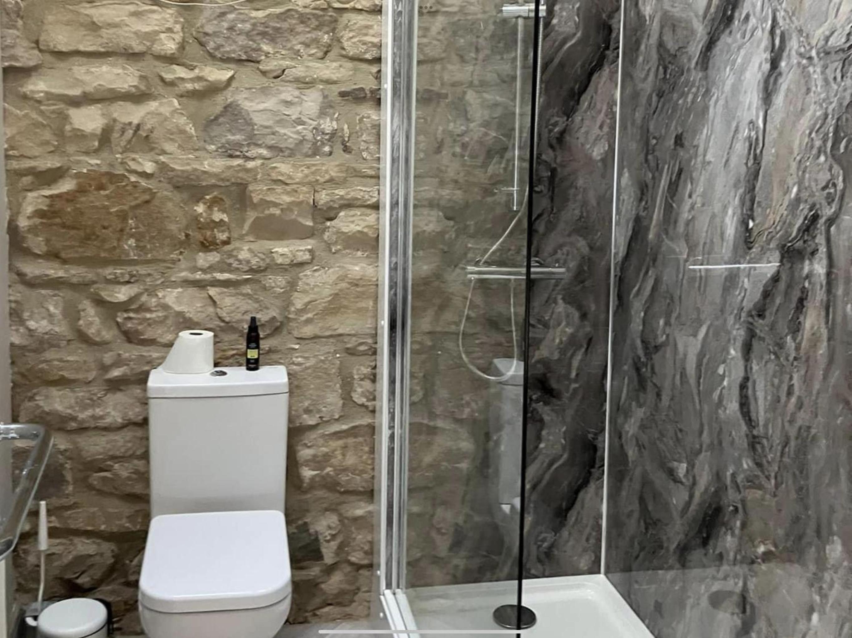 Superior Suite - Photo 13