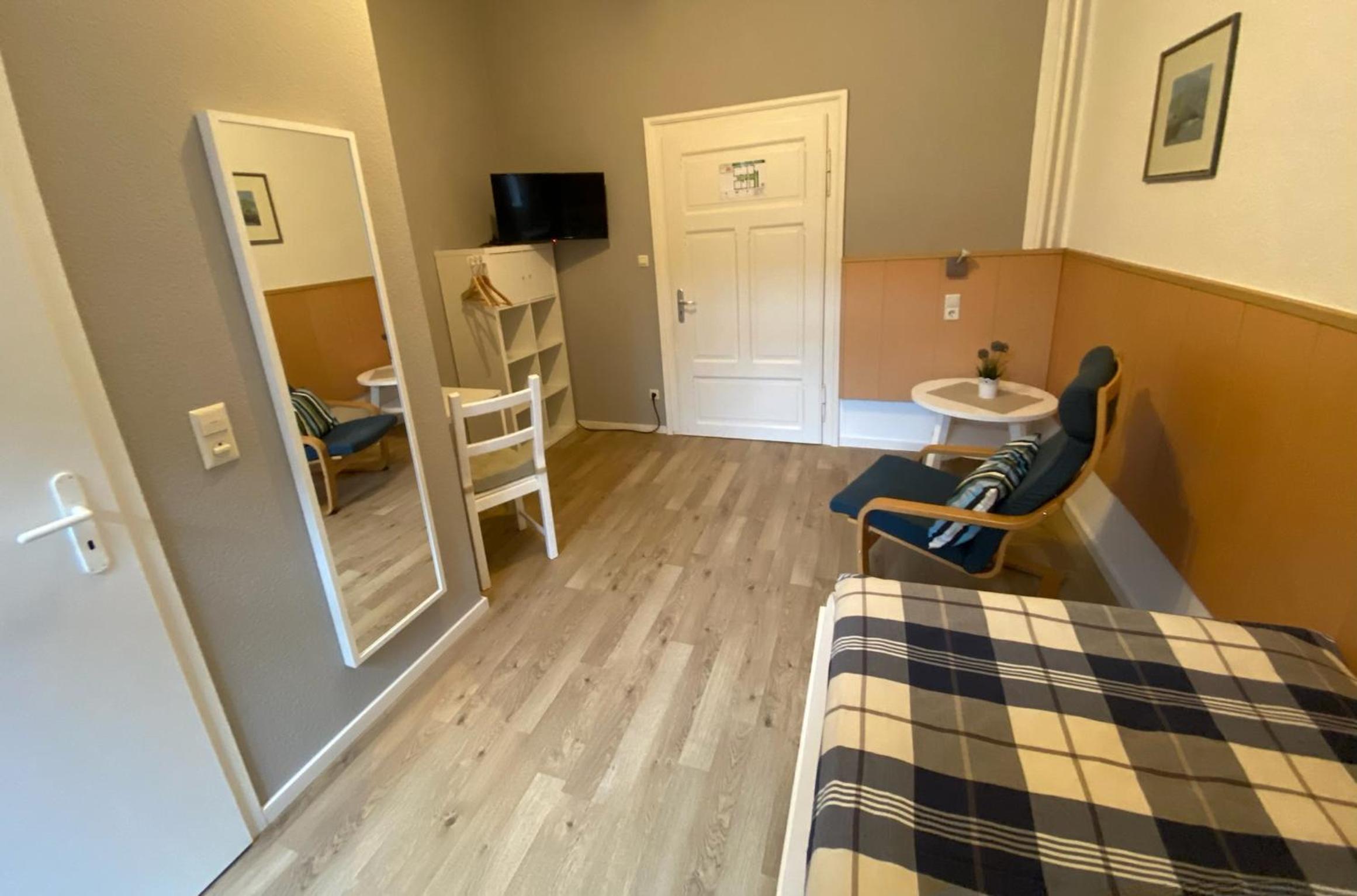 Single Room with Private Bathroom photo 2