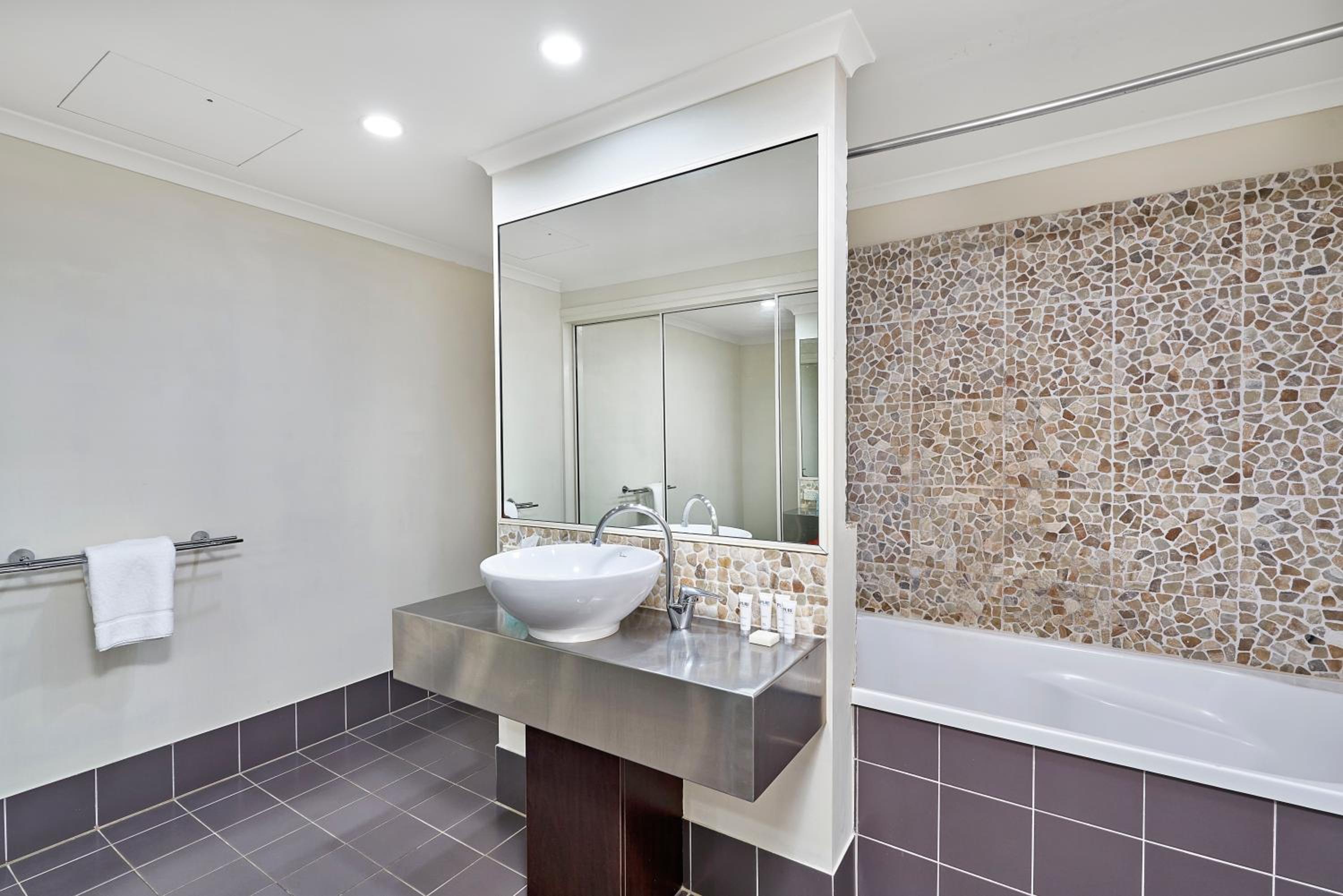 Two Bedroom Pool Access Apartment #26 photo 3