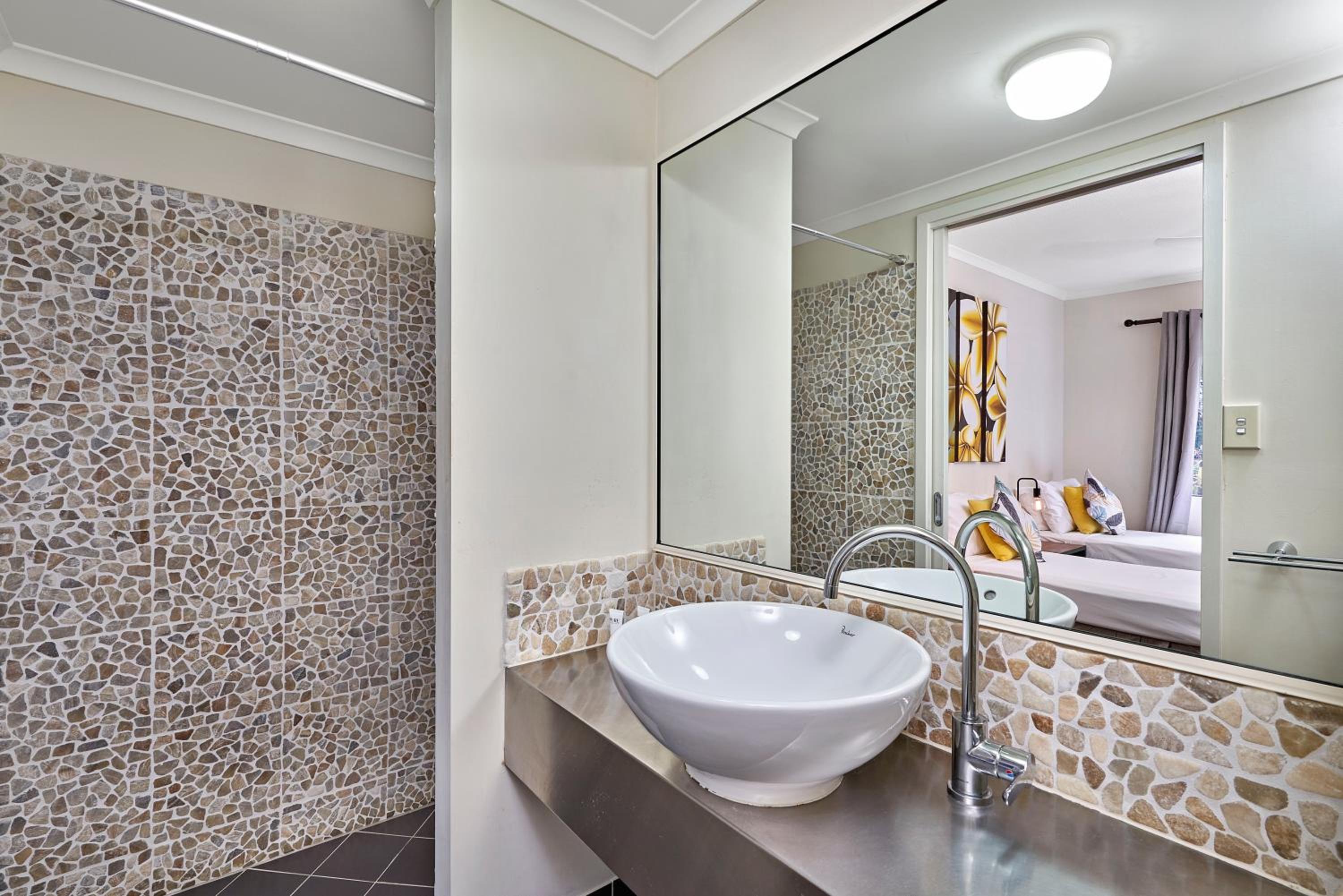Two Bedroom Pool Access Apartment #26 photo 2