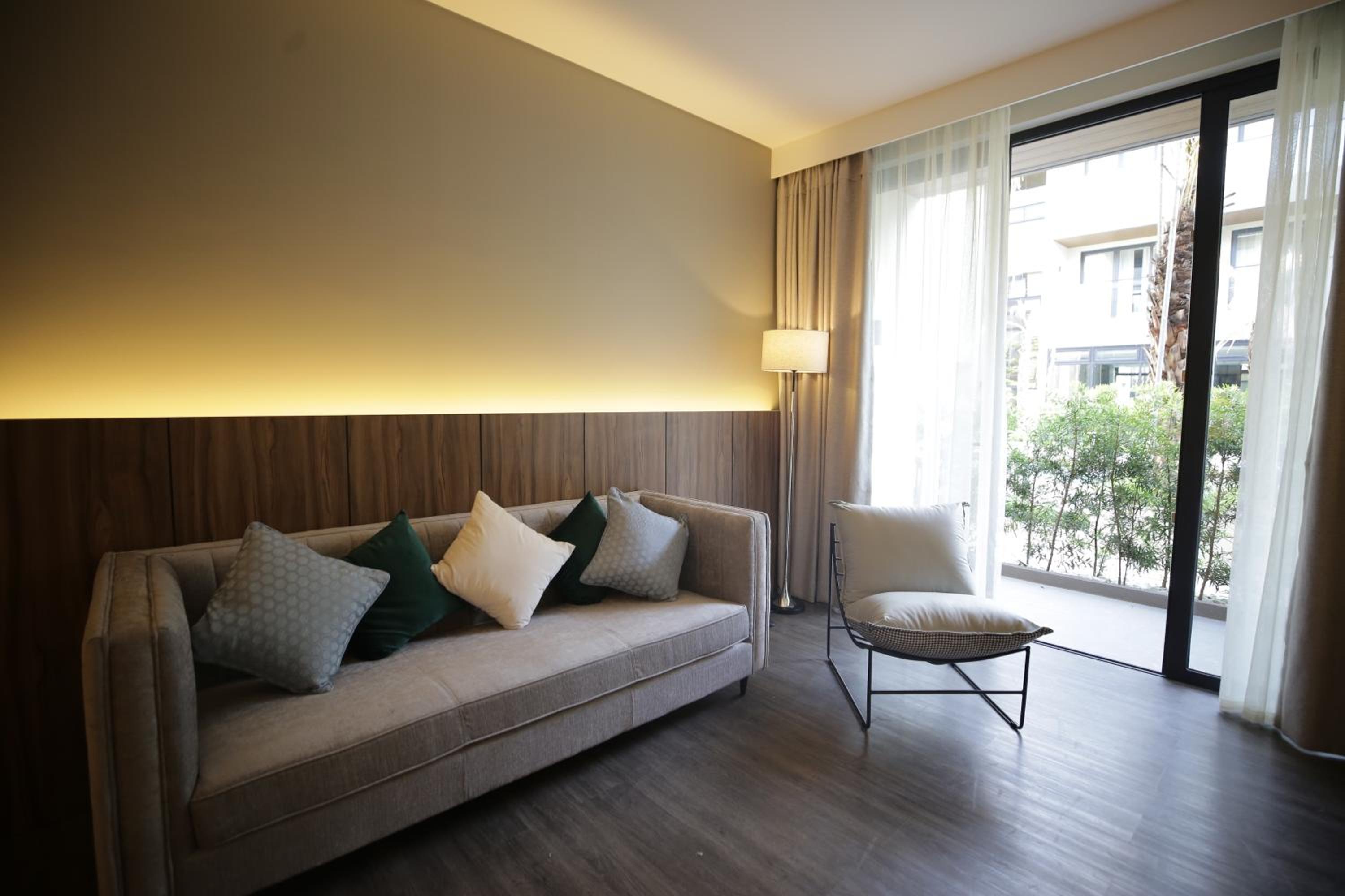 One-Bedroom Suite - Photo 4