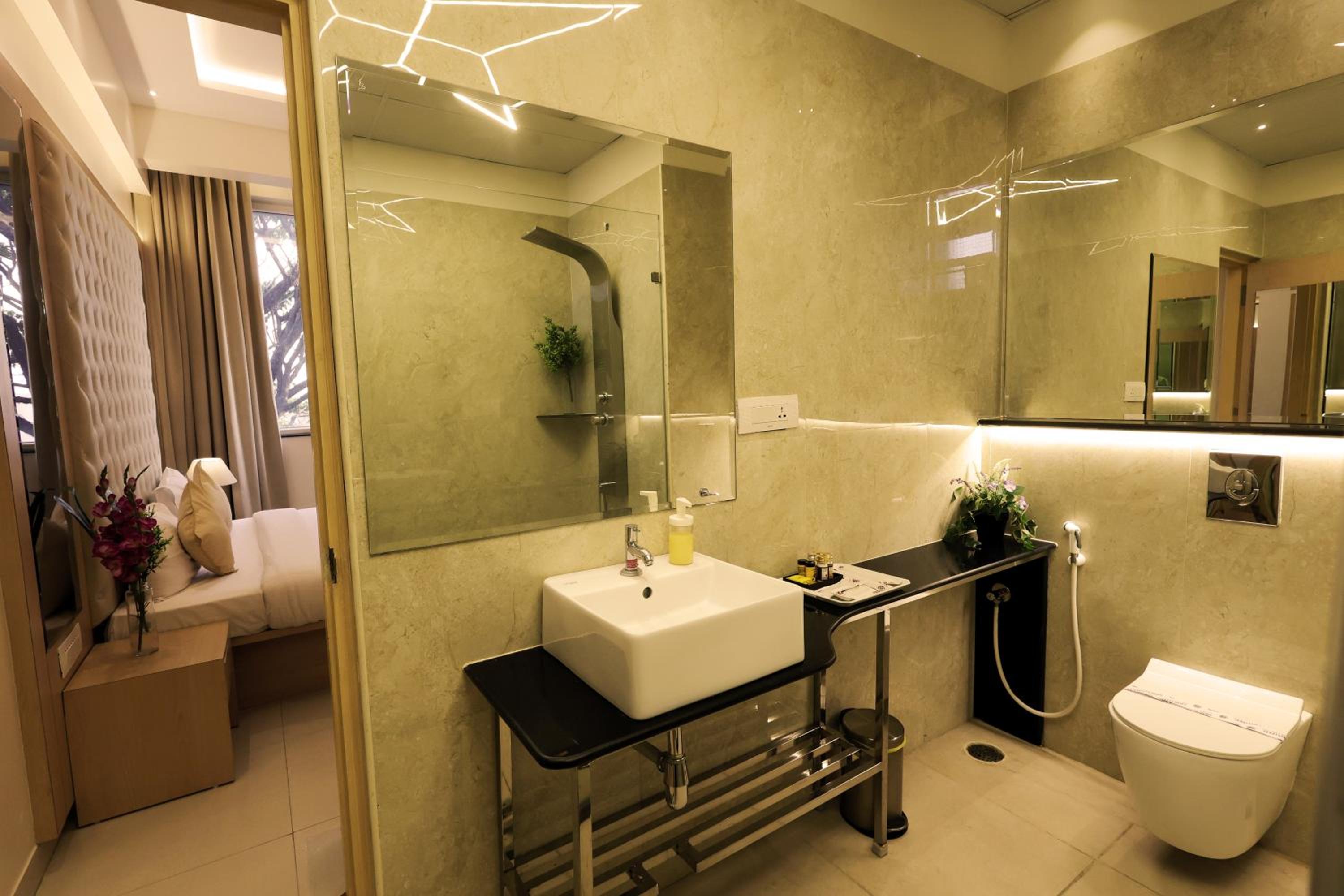 Suite - Photo 3