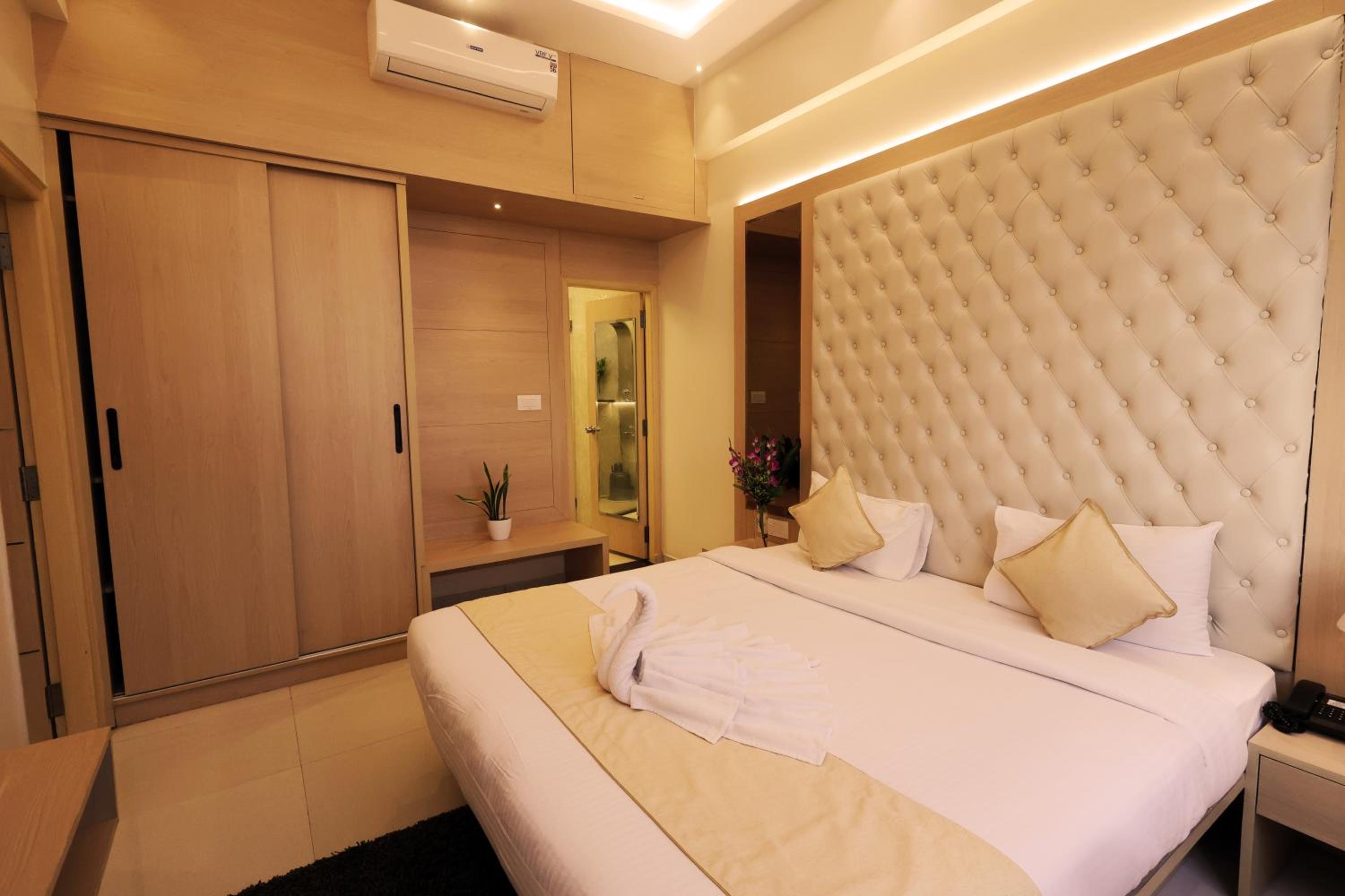 Suite - Photo 6