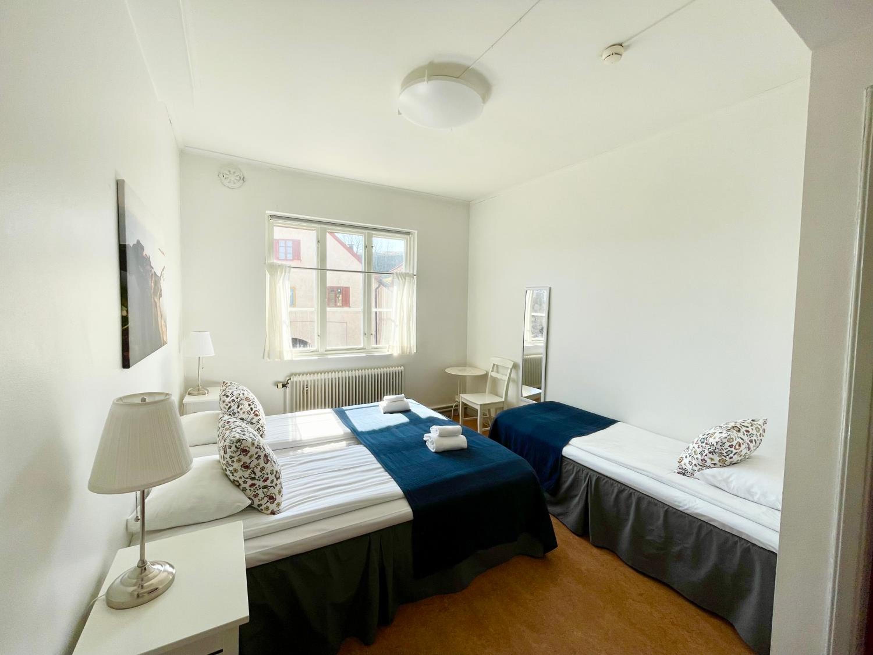 Standard Triple Room with Shared Bathroom photo 2