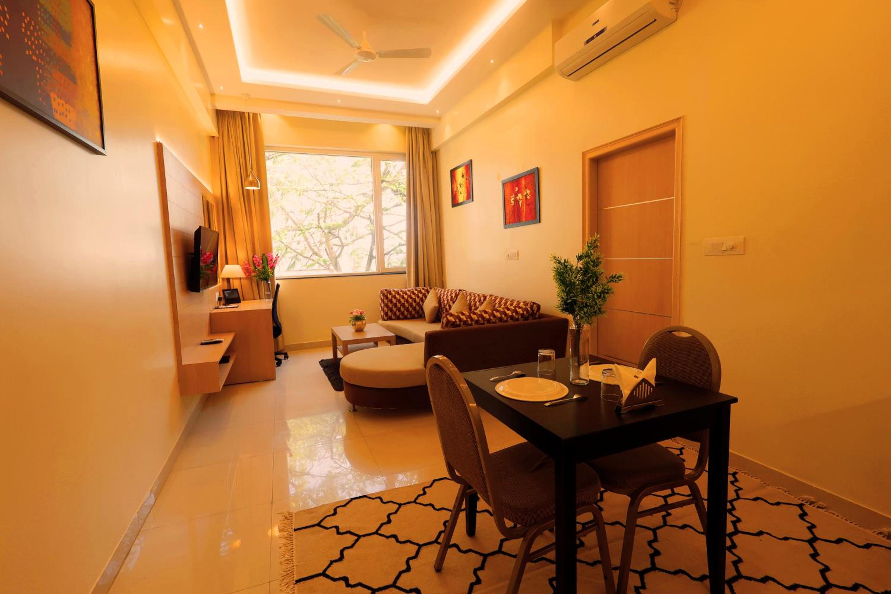 Executive Suite - Photo 11