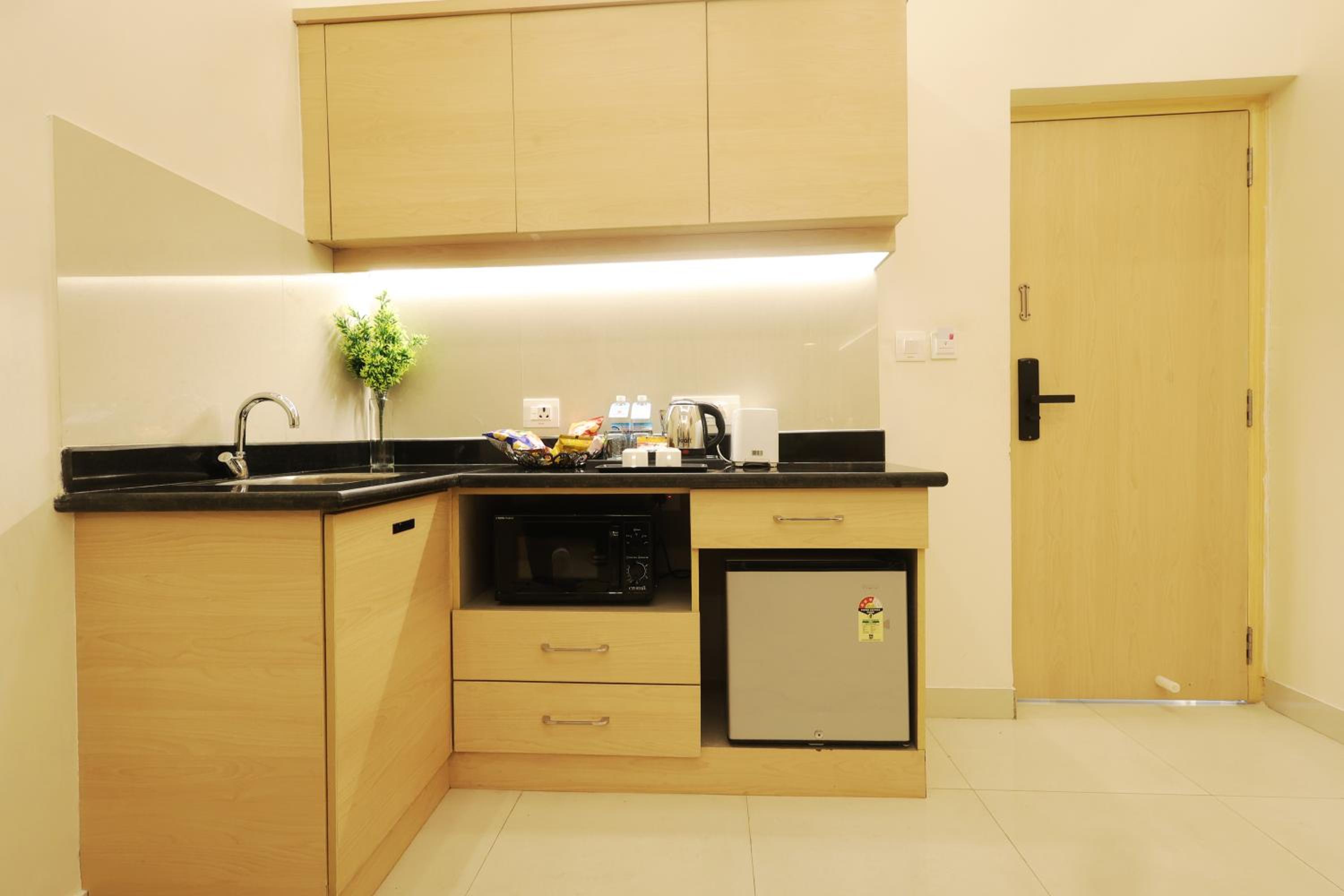 Executive Suite - Photo 13