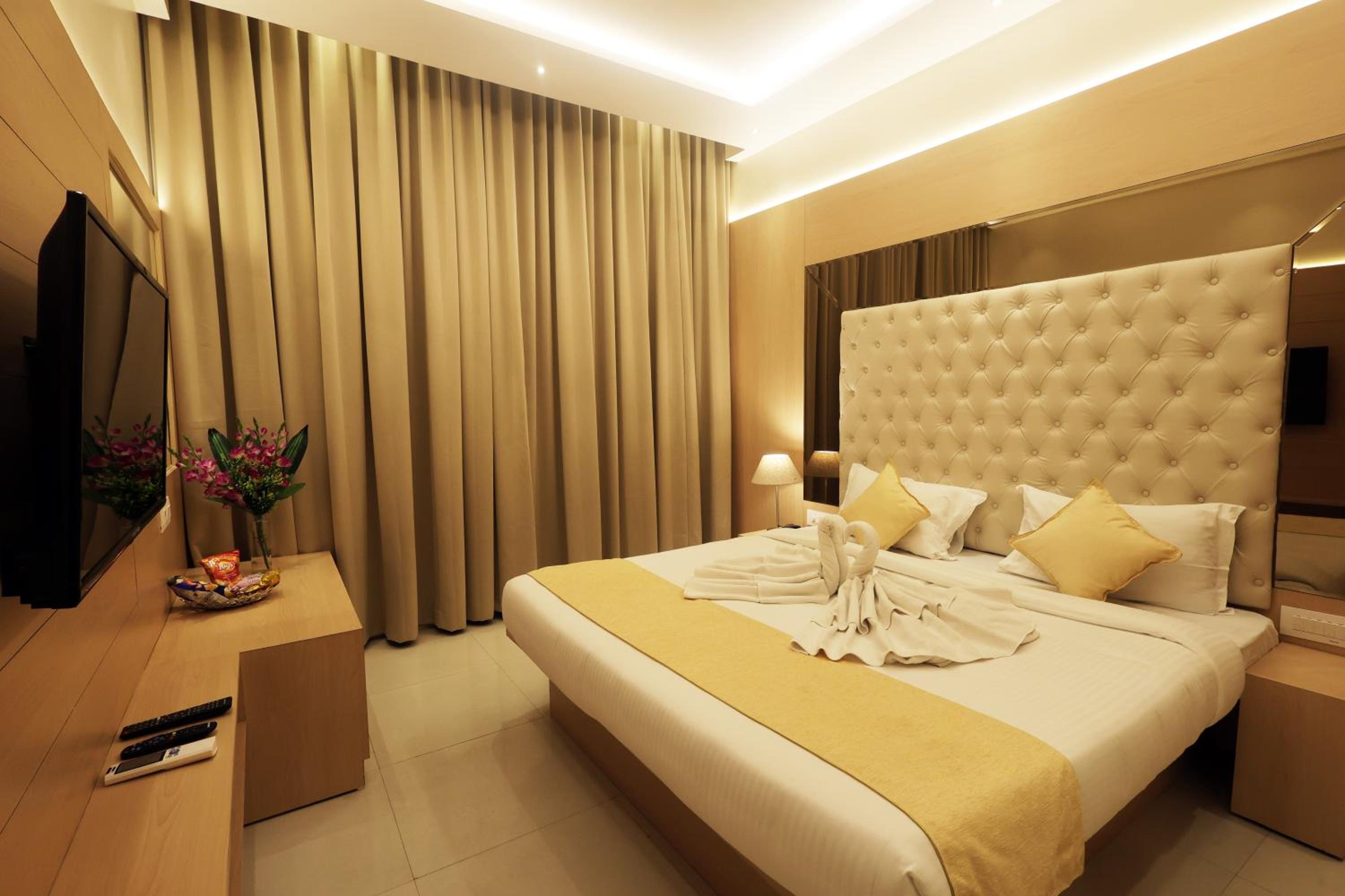 Executive Suite - Photo 19