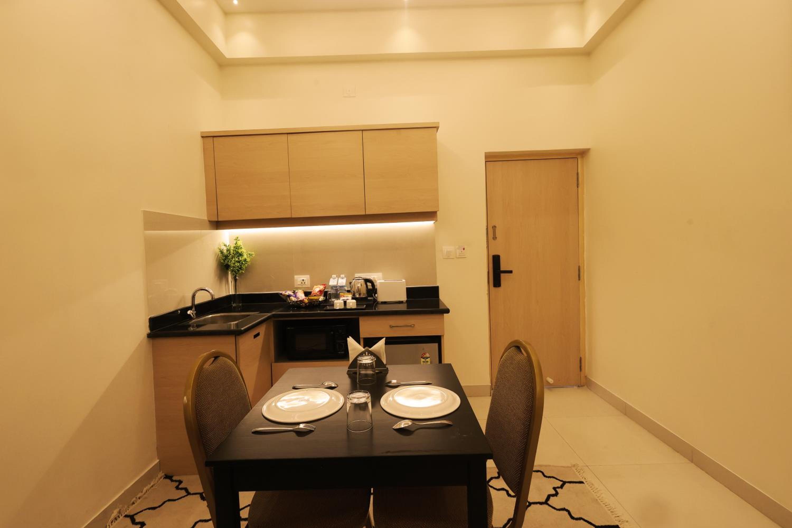 Executive Suite - Photo 14