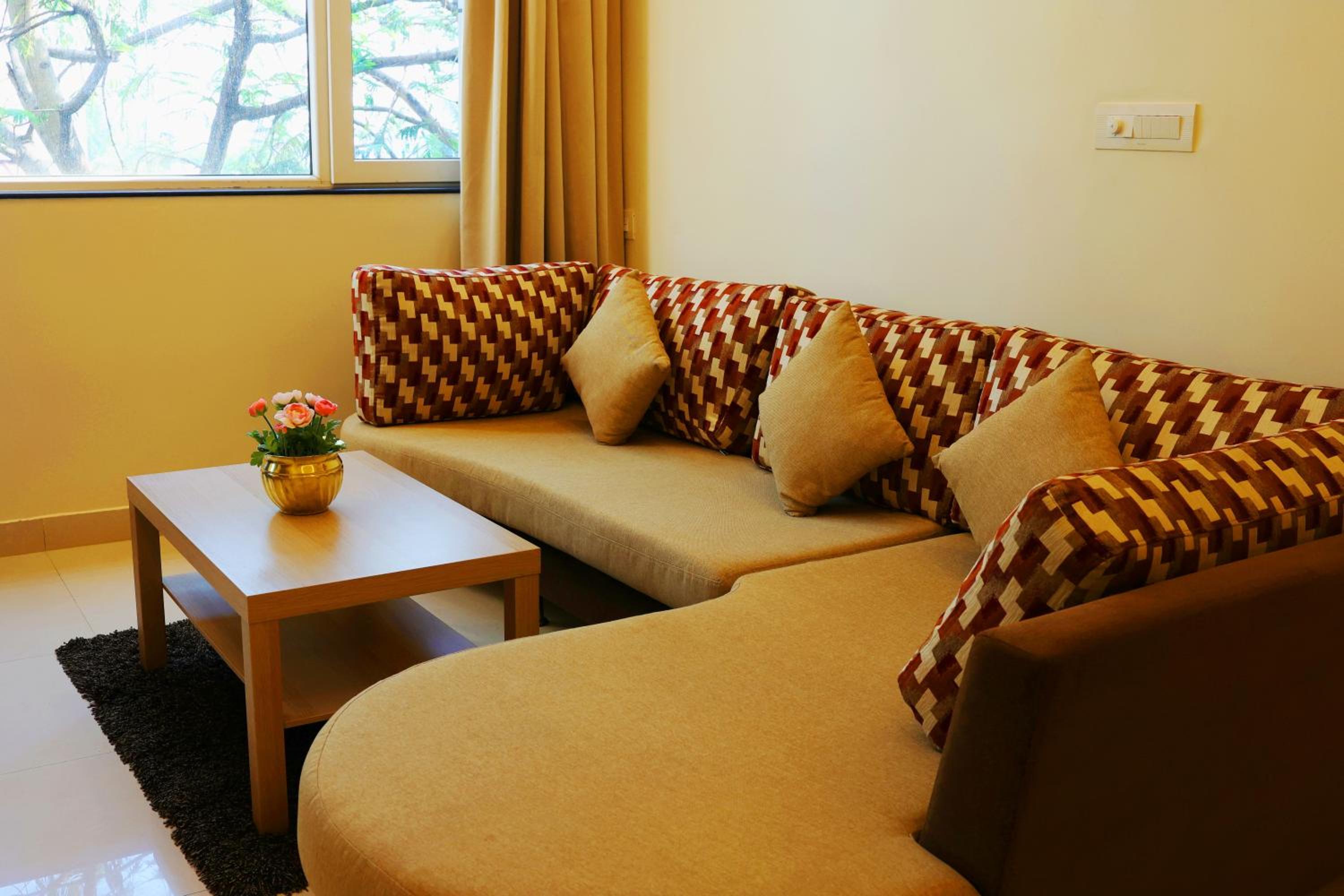 Executive Suite - Photo 10