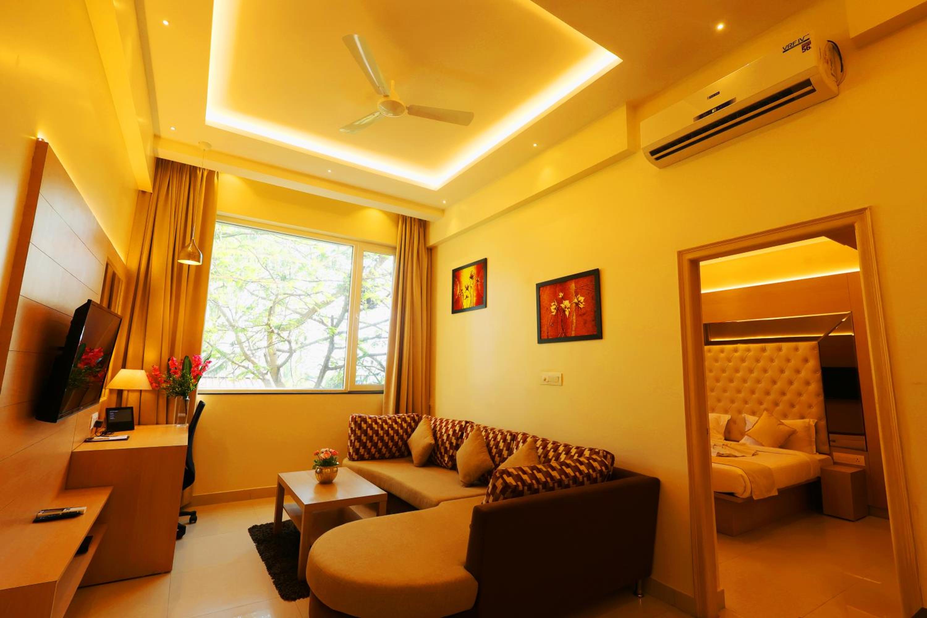 Executive Suite - Photo 12