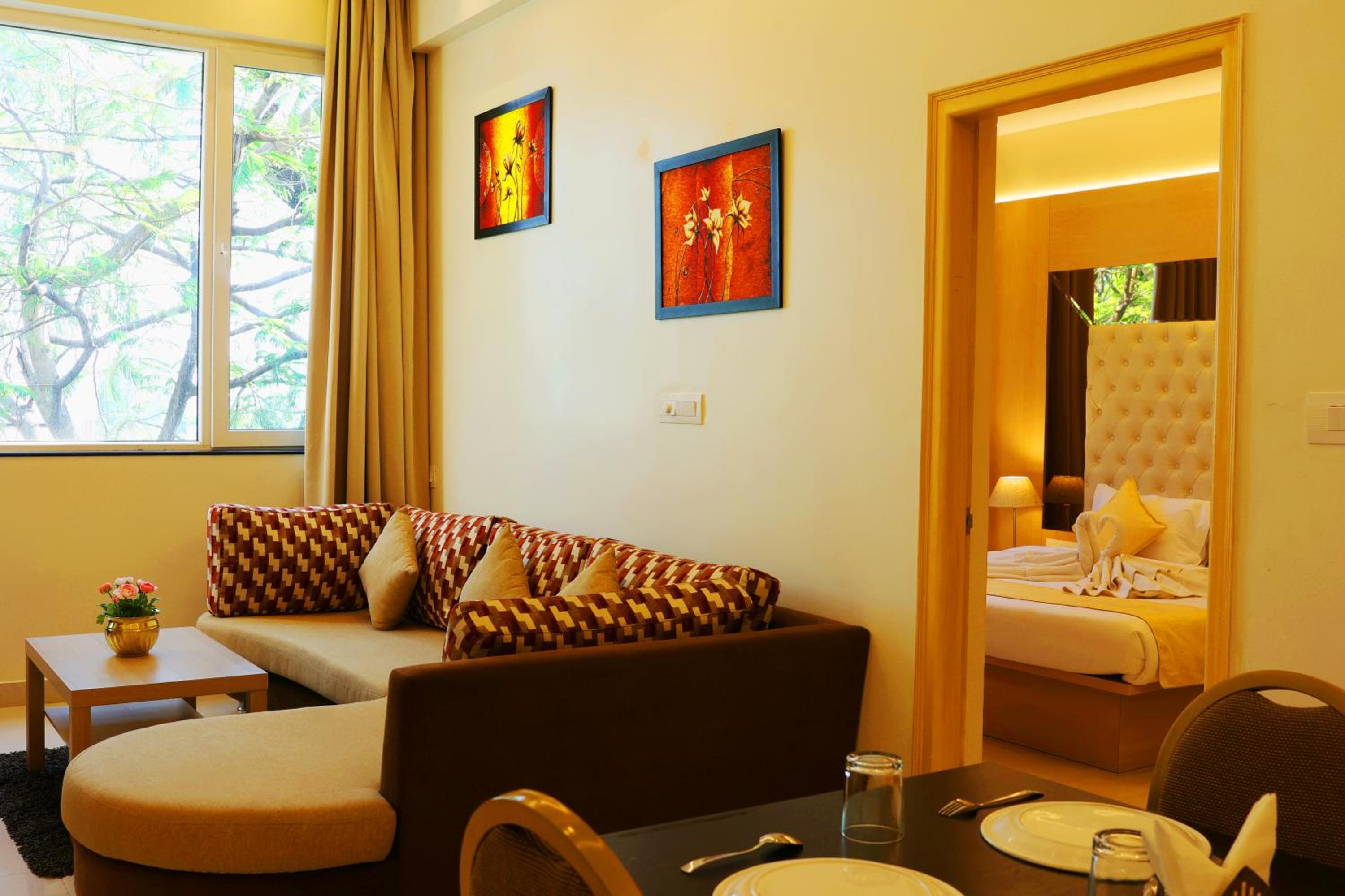 Executive Suite - Photo 8