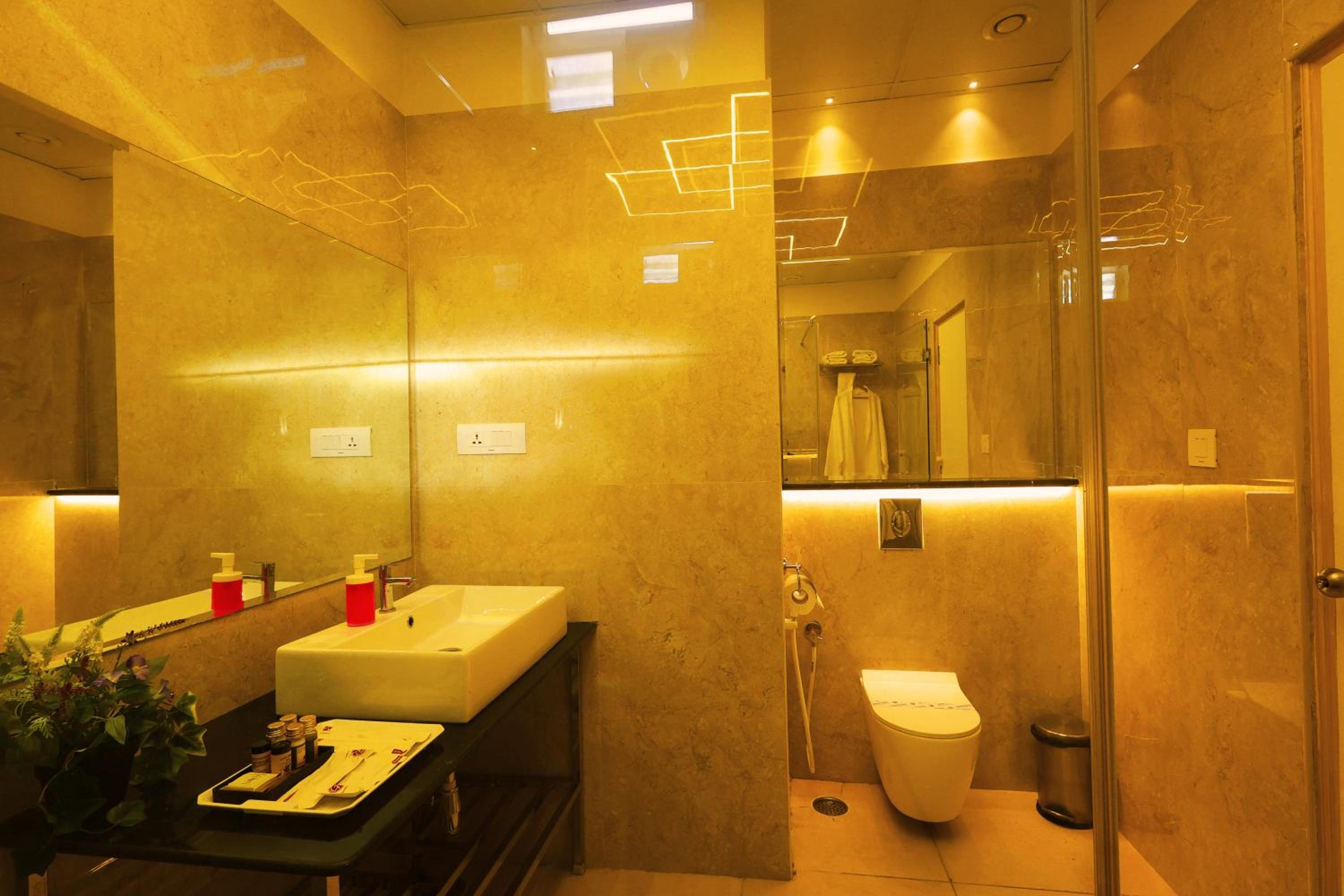 Executive Suite - Photo 6