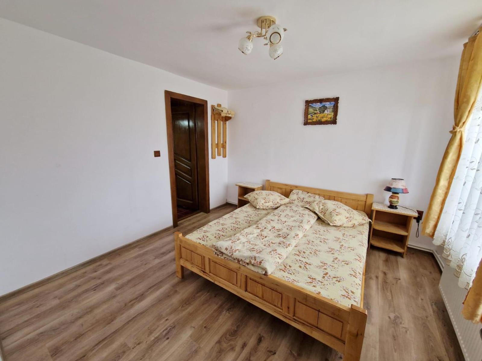 Double or Twin Room with Bathroom - Photo 2