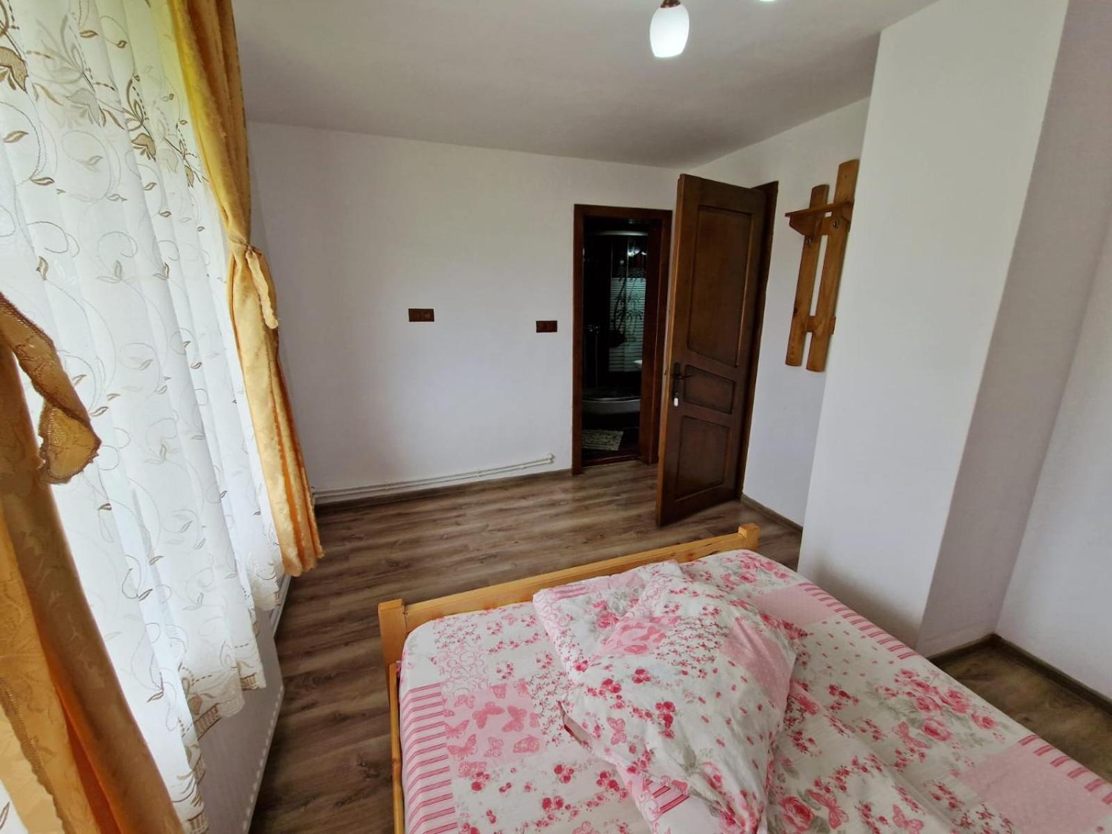 Double or Twin Room with Bathroom - Photo 6