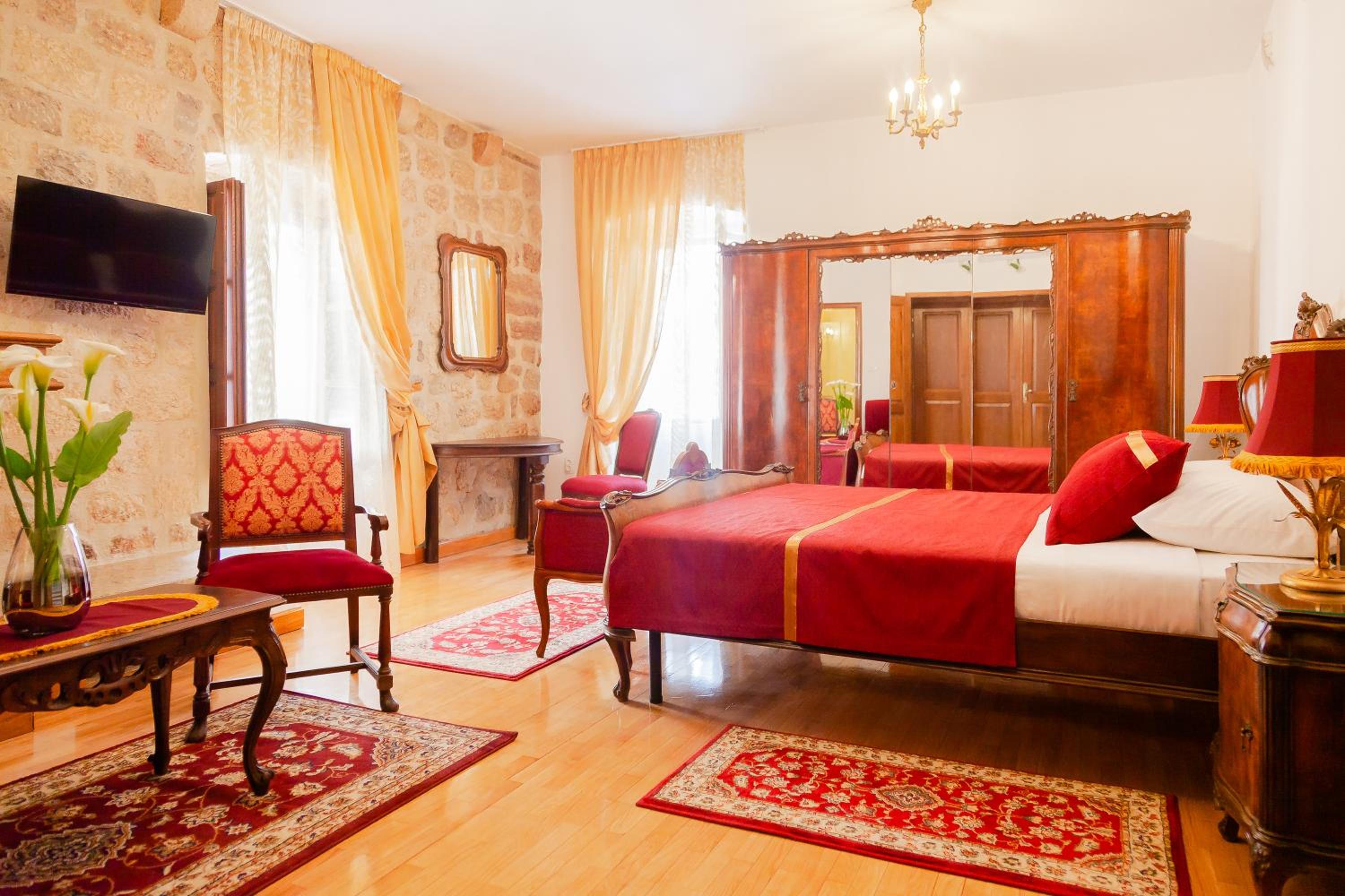 Deluxe Suite photo 1
