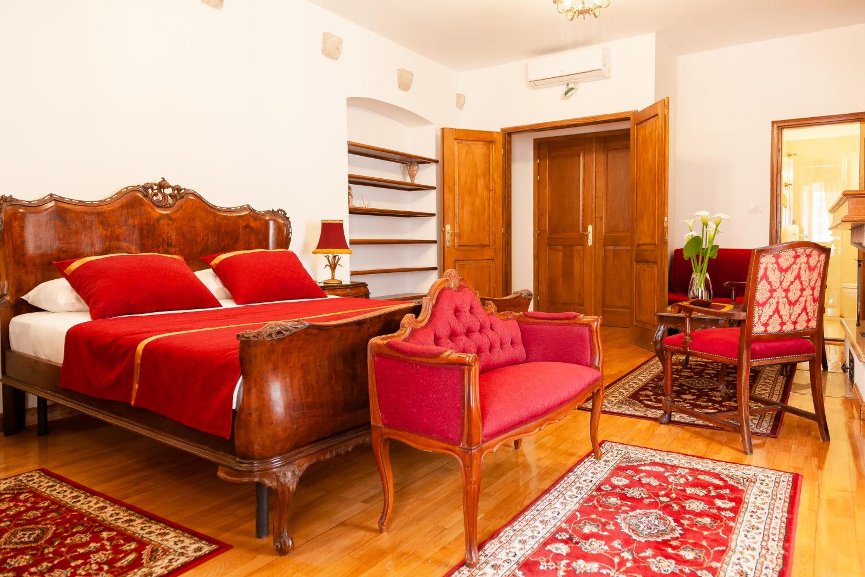 Deluxe Suite photo 2