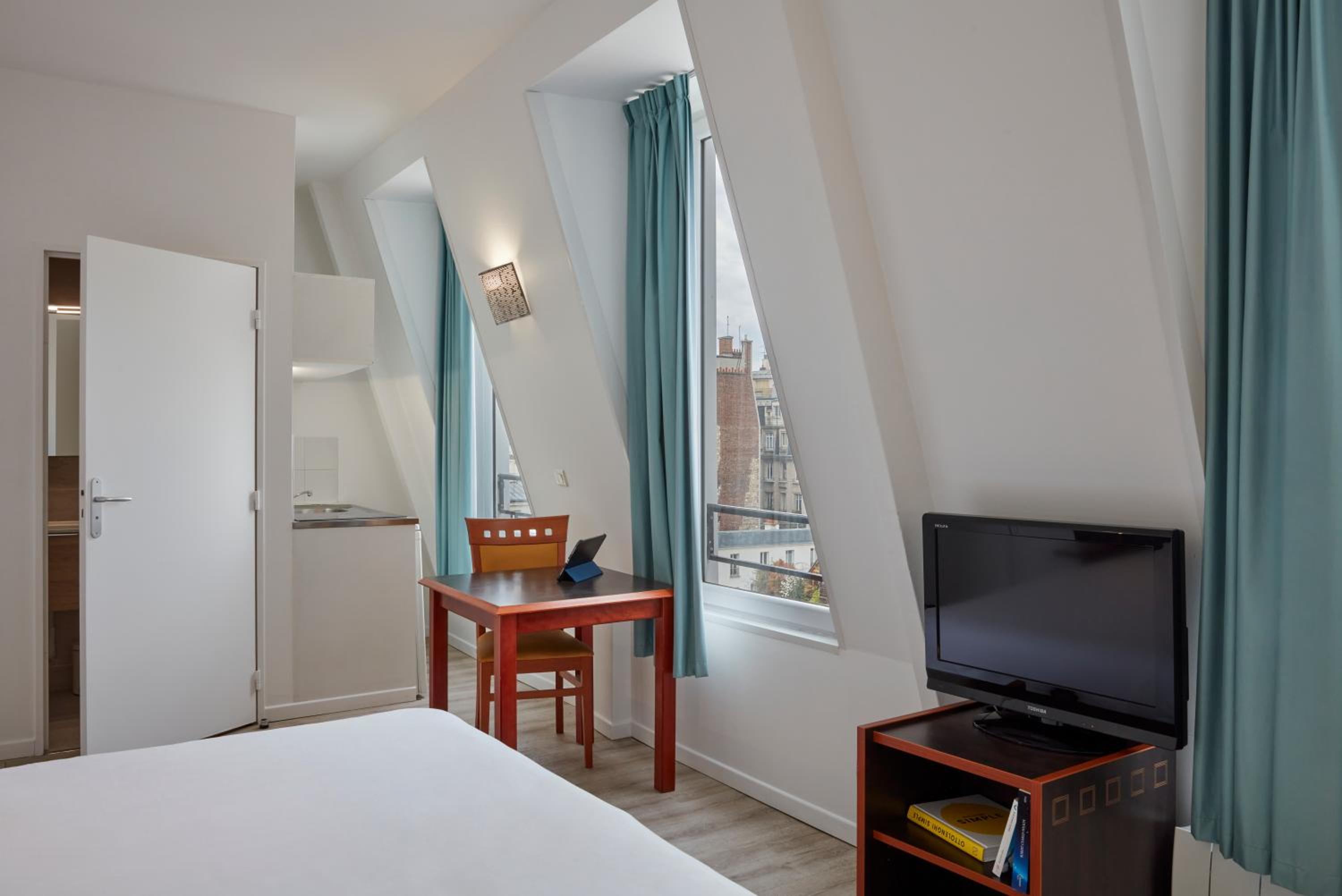 Studio (2 Adults)