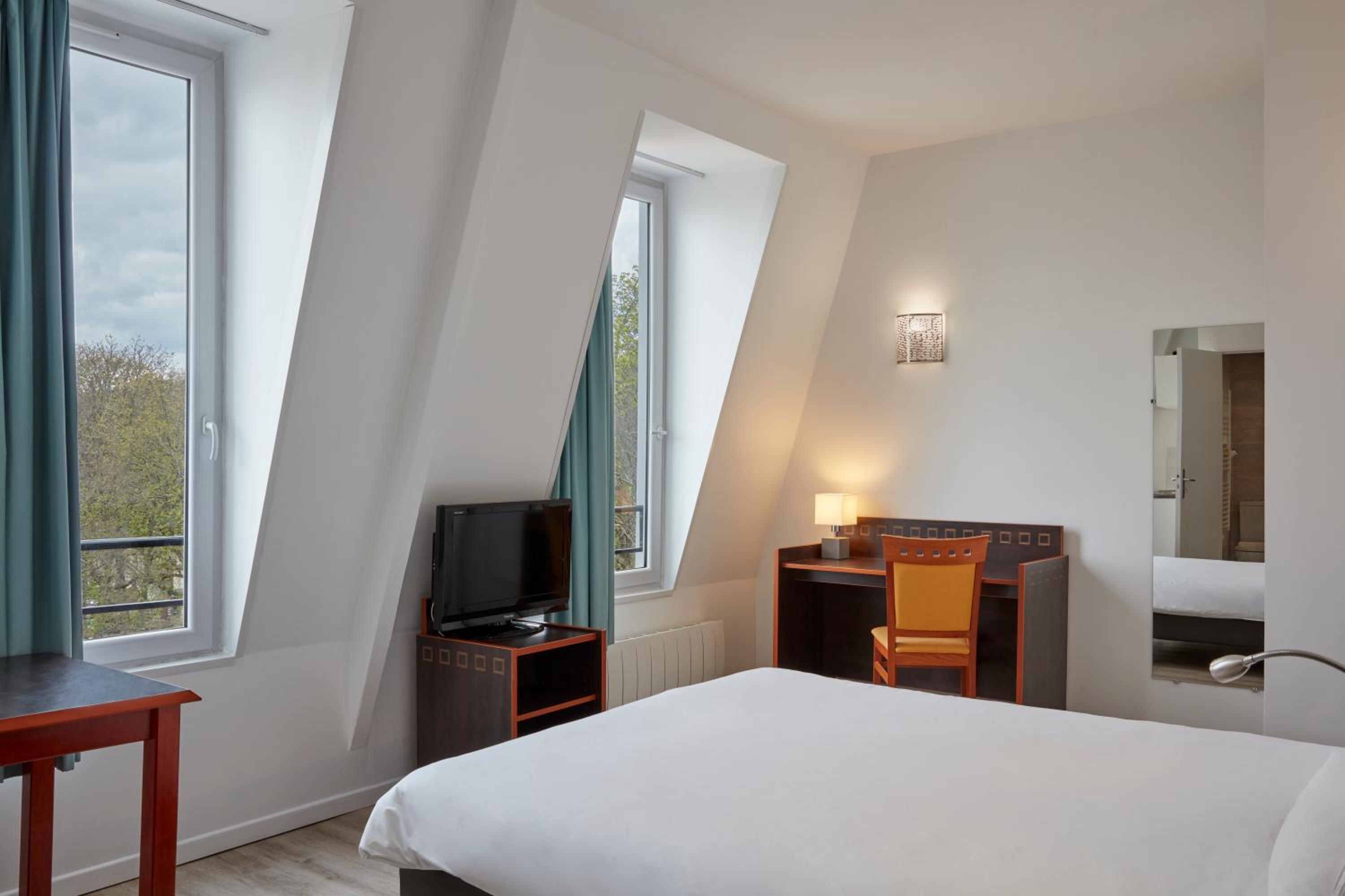 Studio (2 Adults)