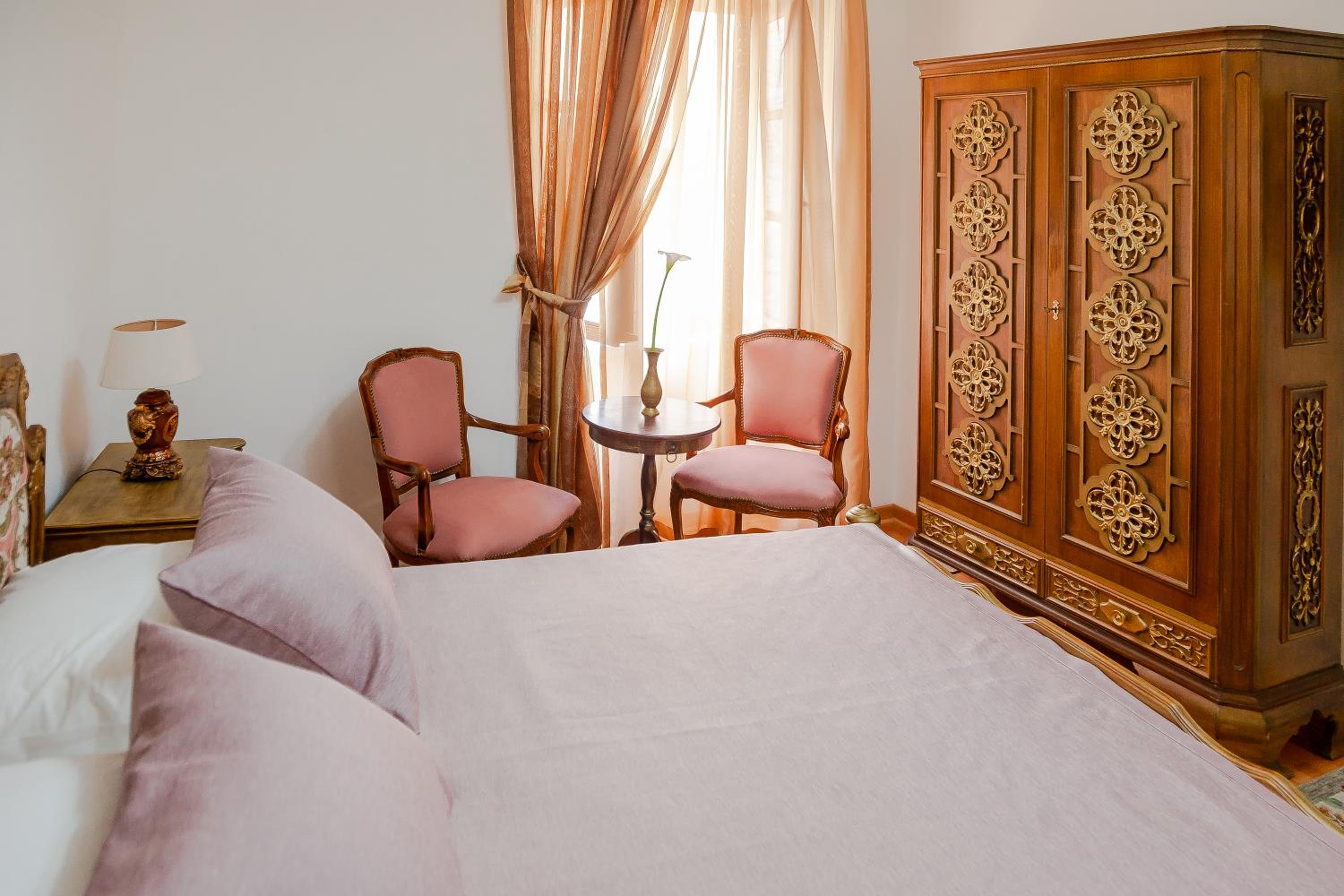 Deluxe Double Room with Bath photo 3